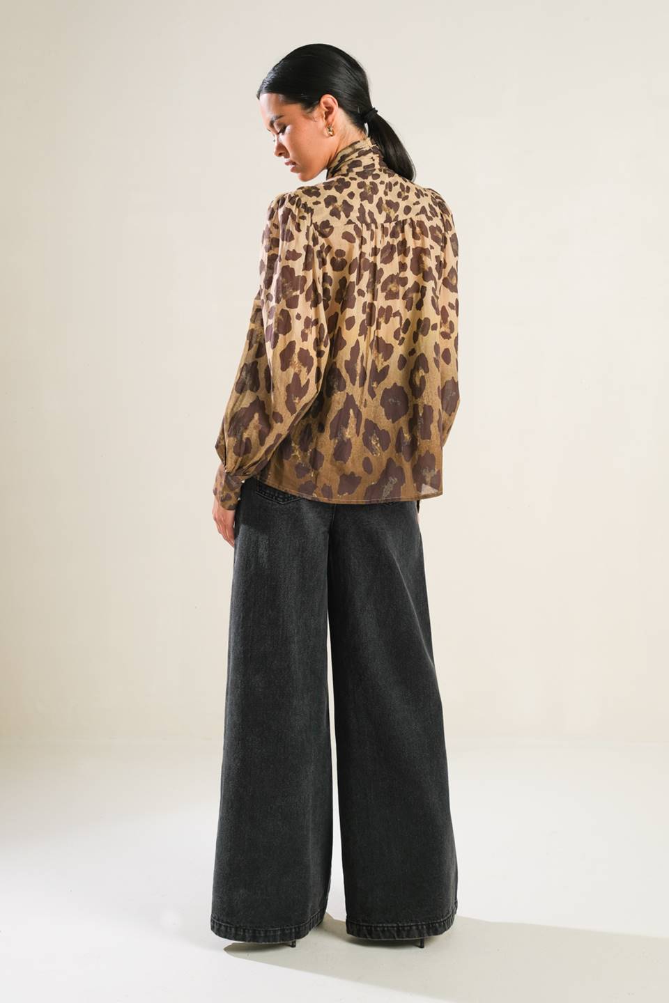 TOP TEJIDO CON PESTAÑAS DE SEGURIDAD