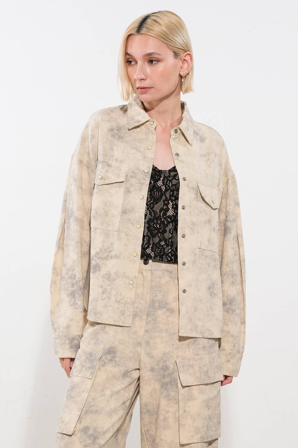 BLUSA DE TECIDO EM DESTAQUE