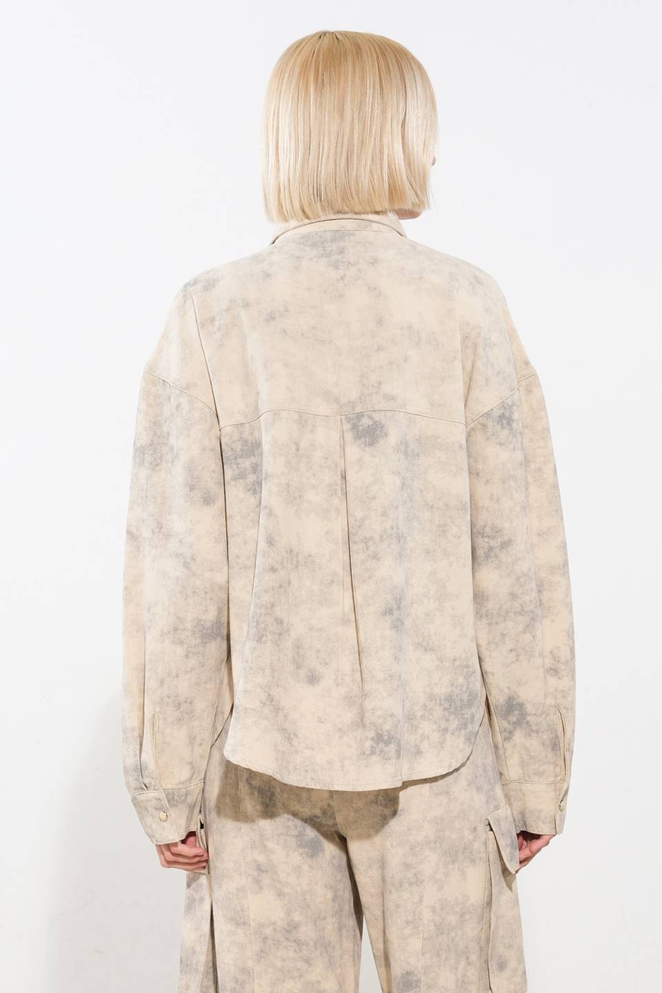 BLUSA DE TECIDO EM DESTAQUE