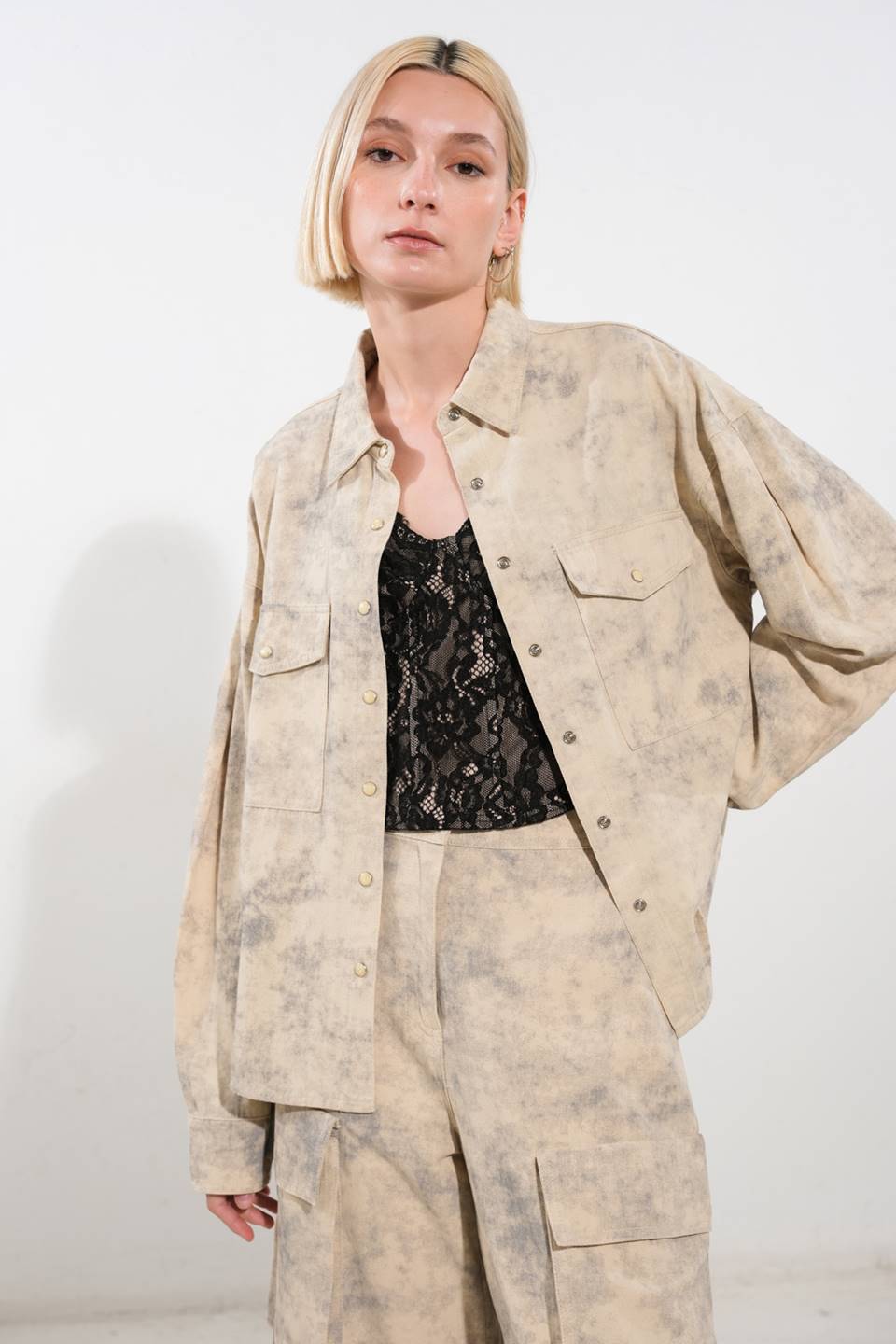 BLUSA DE TECIDO EM DESTAQUE