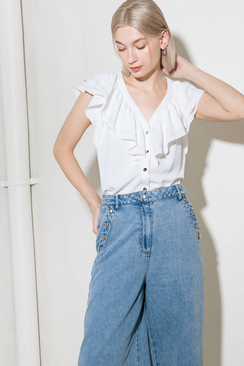 Blusa de tecido plano off-white feita para o romance