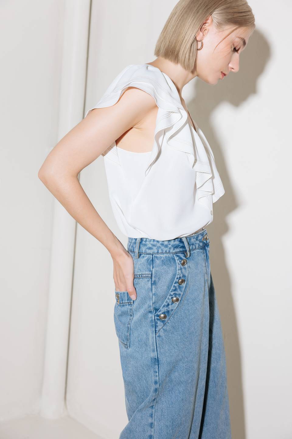 Blusa de tecido plano off-white feita para o romance