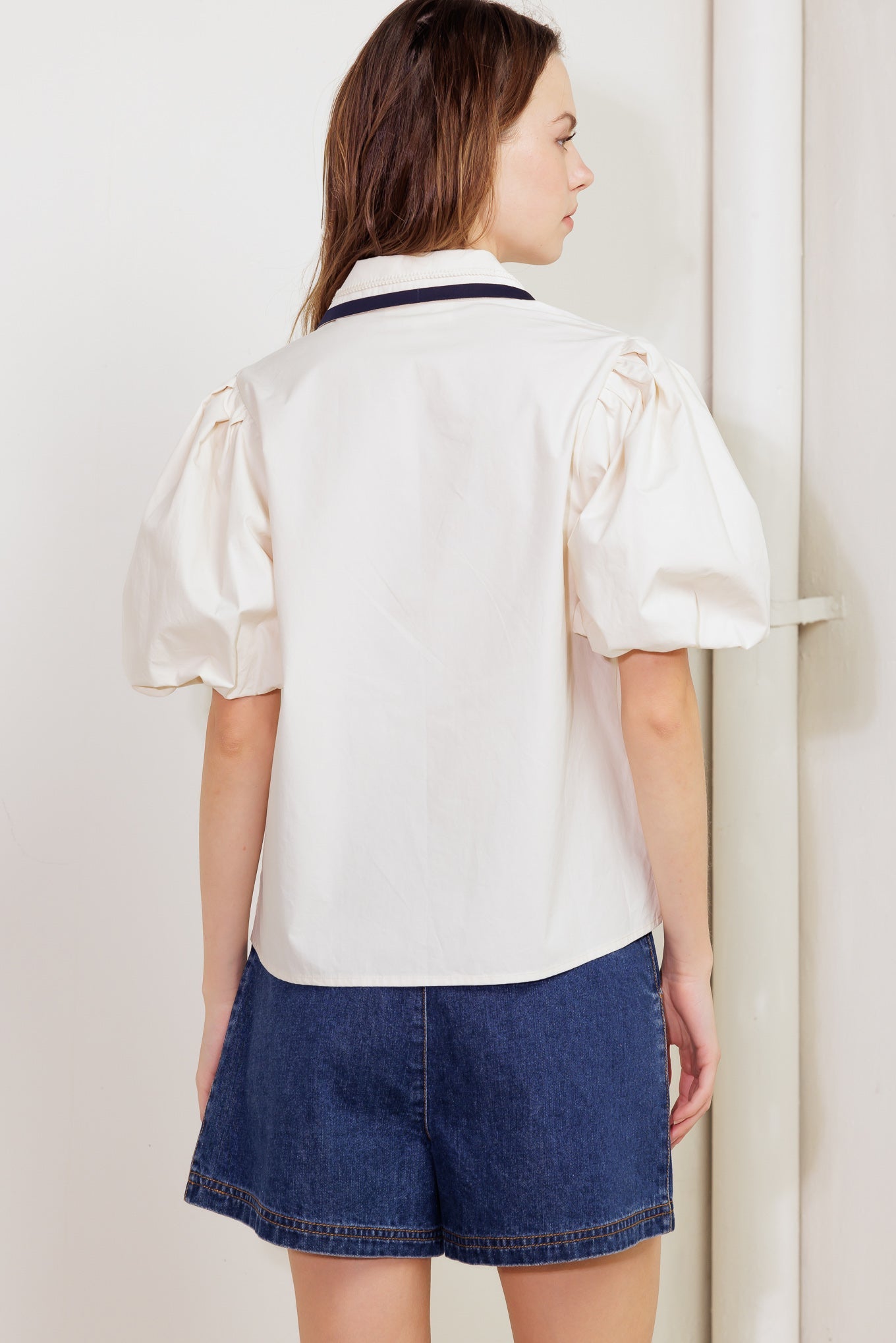 BLUSA TECIDA COM ESTAMPA DE CARTAS PARA O VERÃO