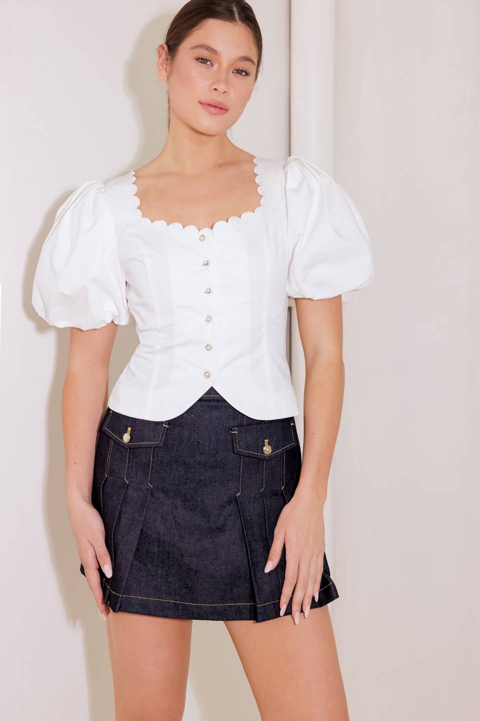 BLUSA BRANCA DE TECIDO NUNCA COMUM