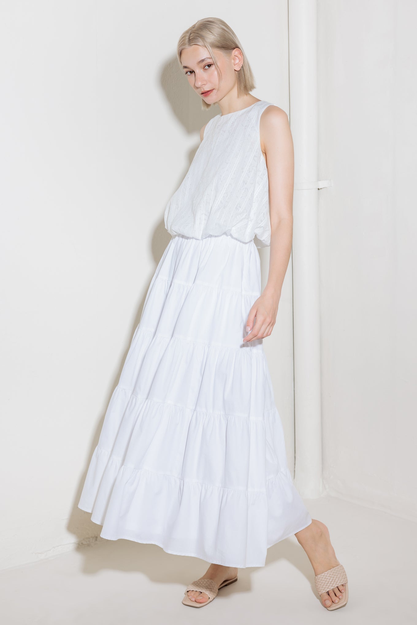 TOP DE ENCAJE TEJIDO ATEMPORAL CON UN TOQUE ELEGANTE