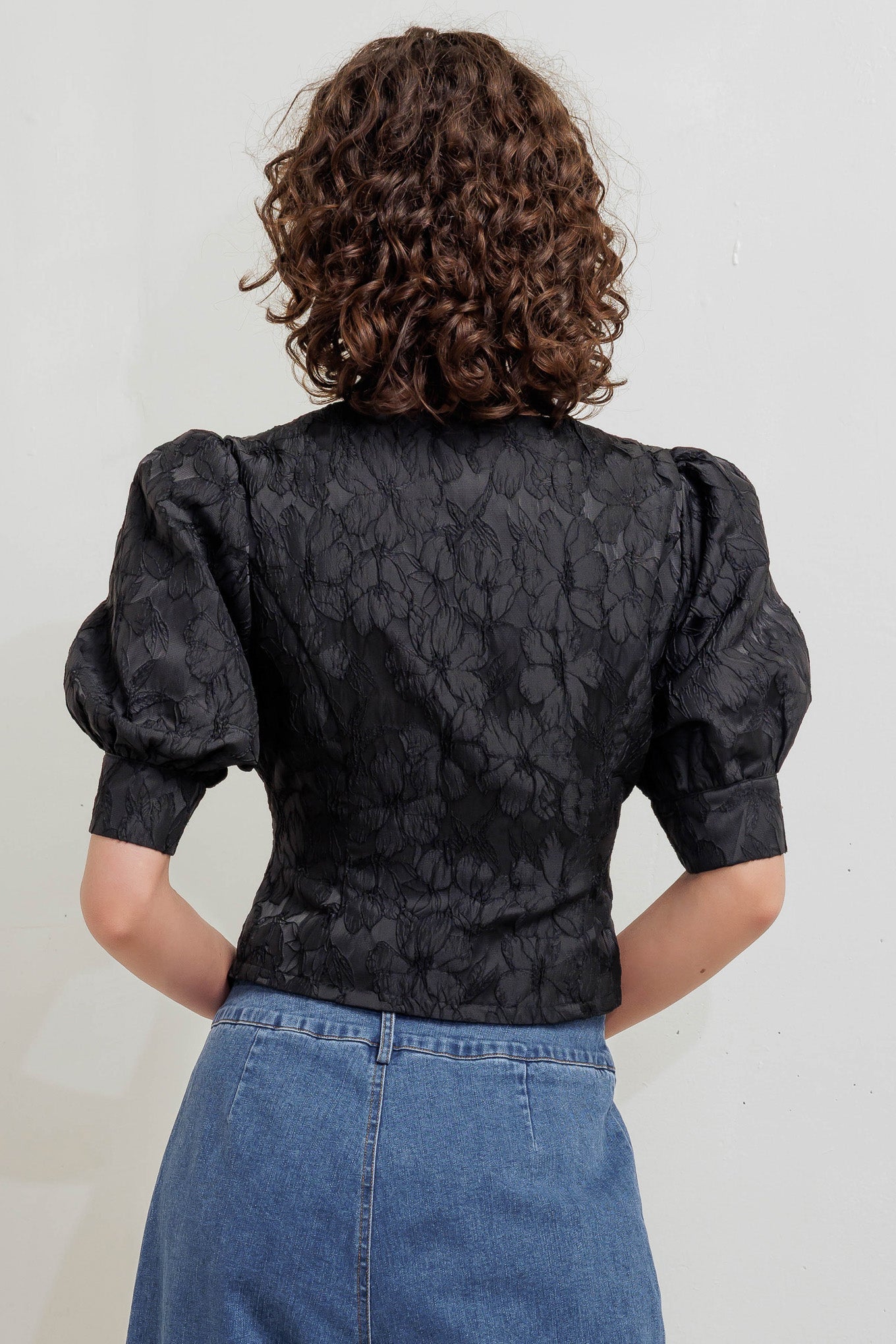 TOP TEJIDO DE ROMANCE DE LUJO Y SILENCIO