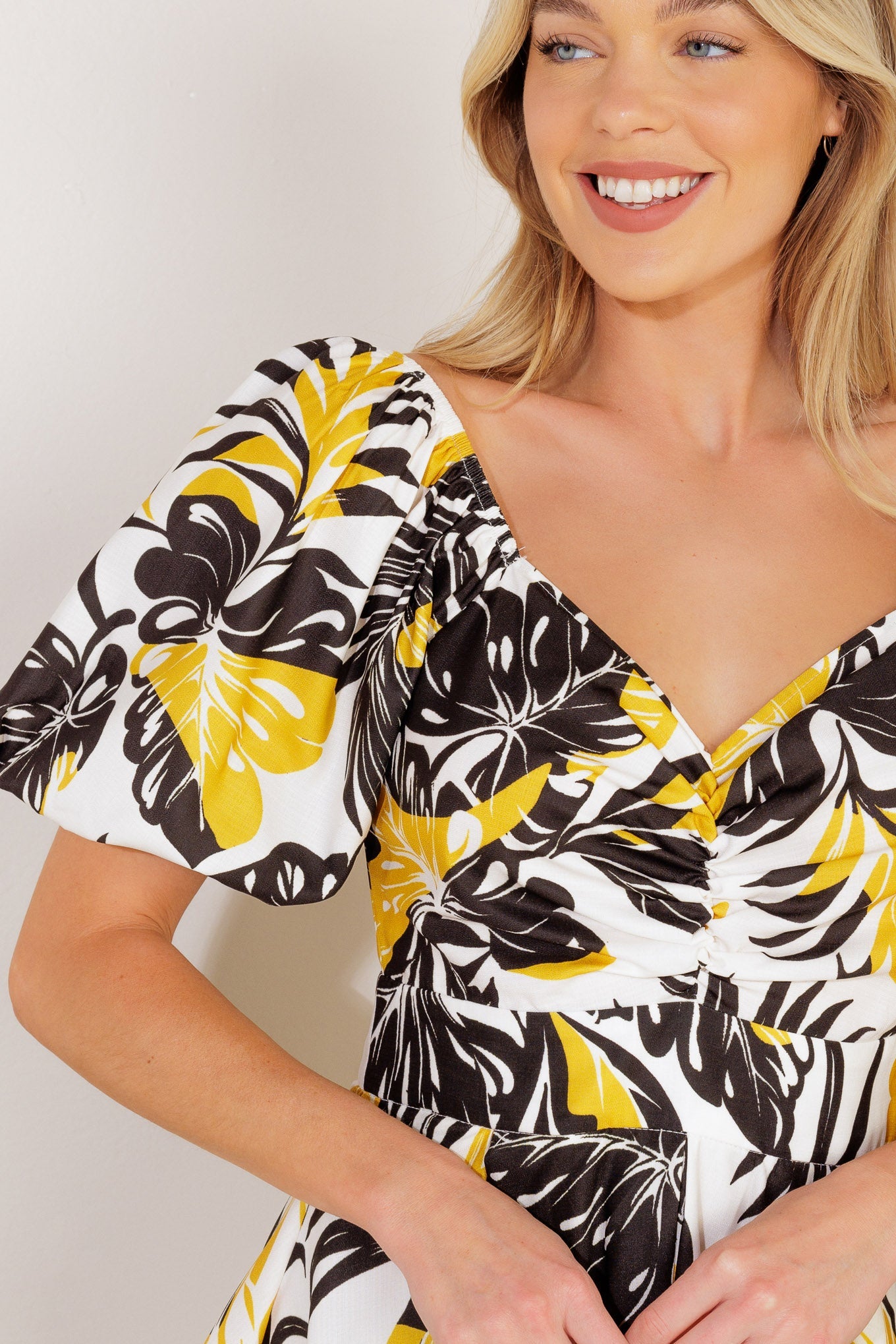 VESTIDO MINI DE TECIDO "LIDERANDO O CAMINHO"