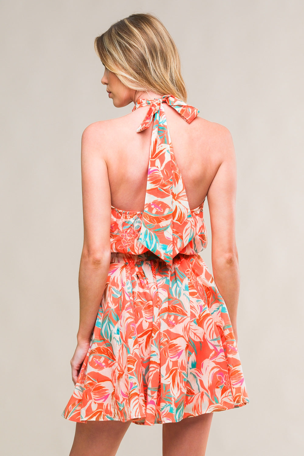 VESTIDO MINI TECIDO ENSOLARADO E AMOROSO