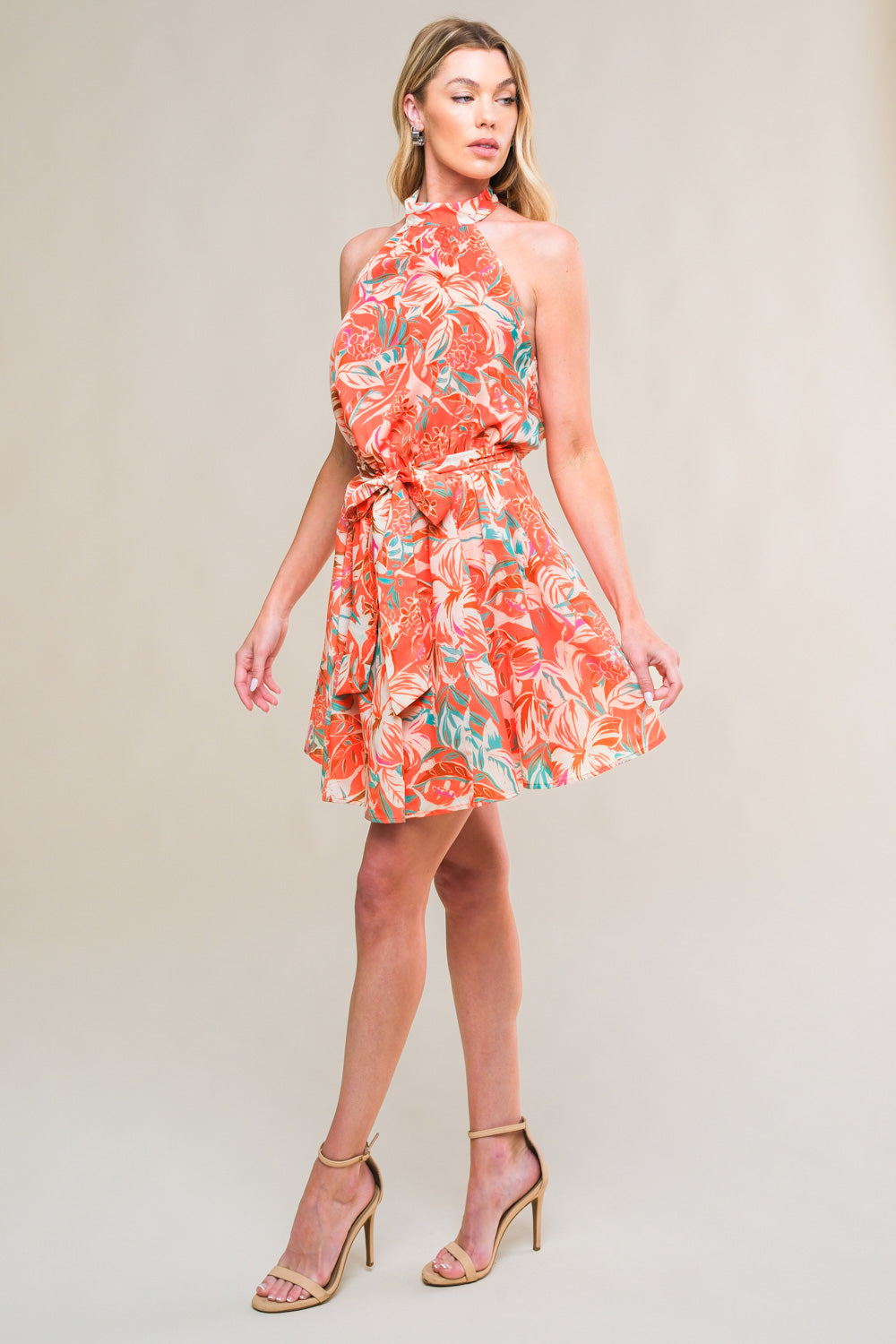 VESTIDO MINI TECIDO ENSOLARADO E AMOROSO