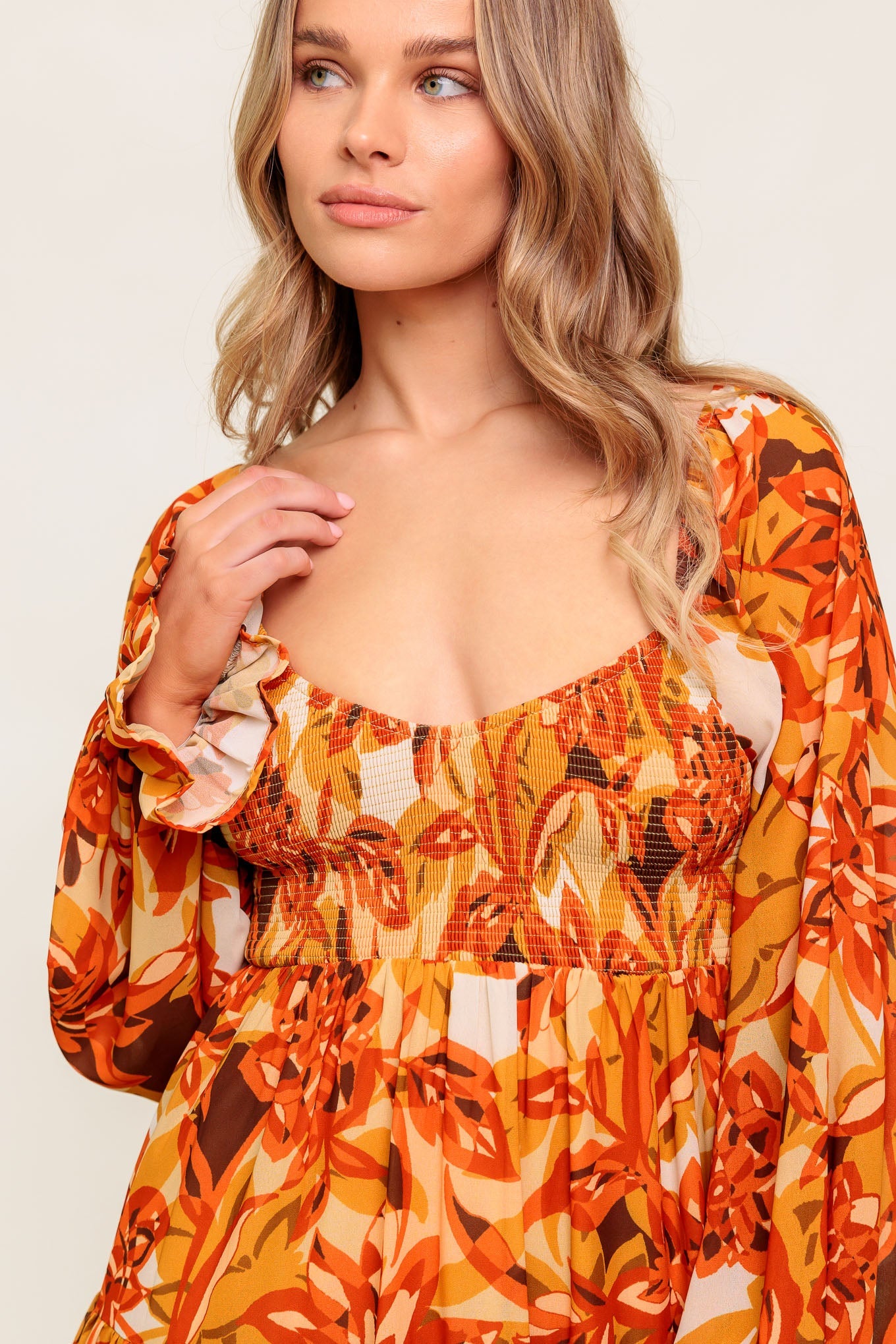 MINIVESTIDO TEJIDO ELEGANTE Y SEGURIDAD