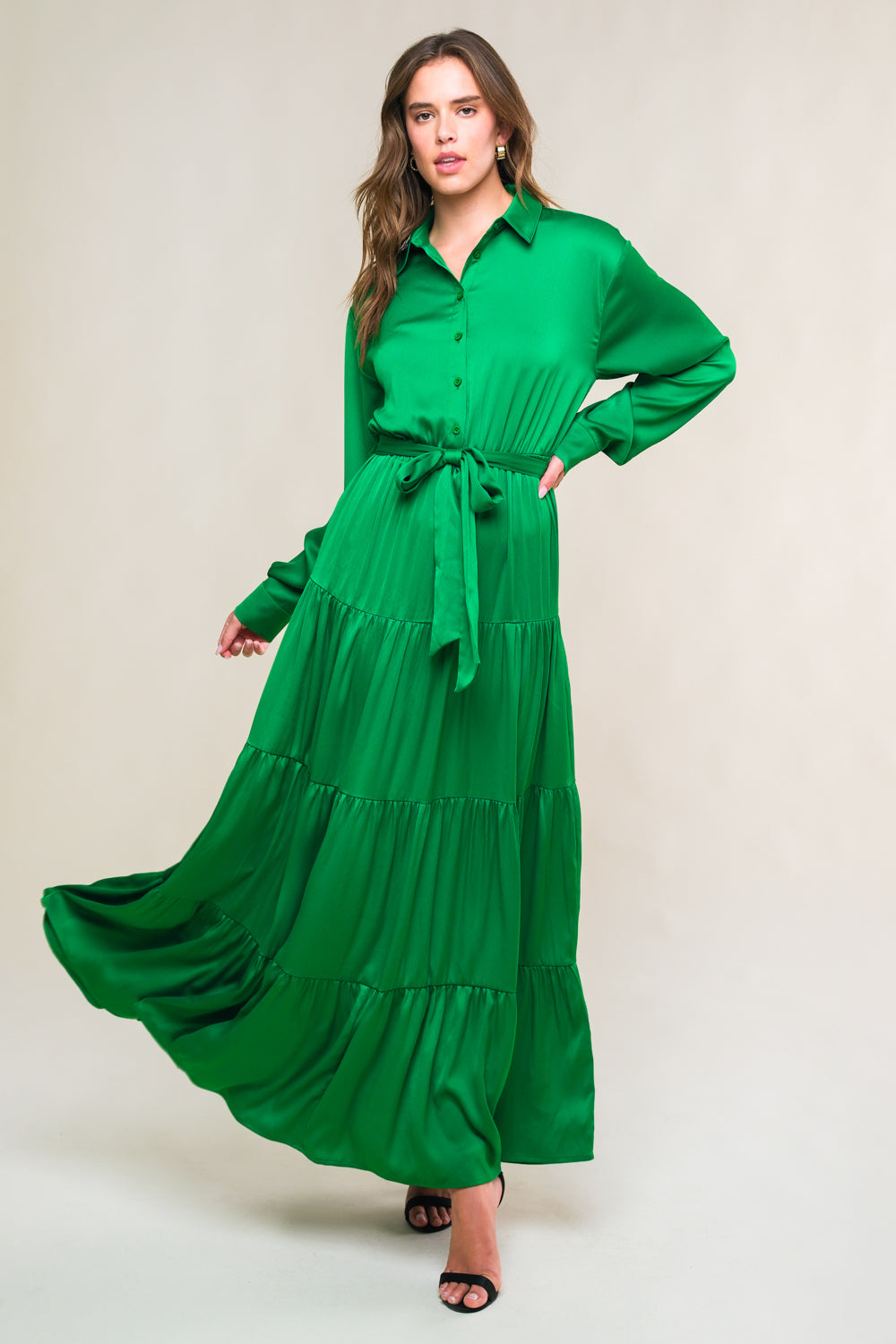 VESTIDO MIDI DE TECIDO CHIQUE COM INTENSIDADE BRILHANTE