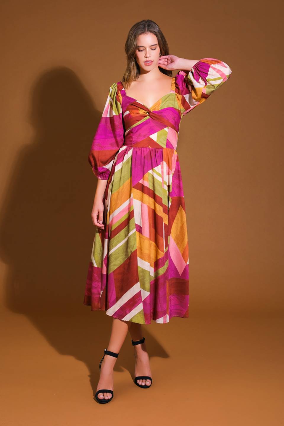 MINIVESTIDO TEJIDO CON ESTAMPADO FLORAL EN CASCADA