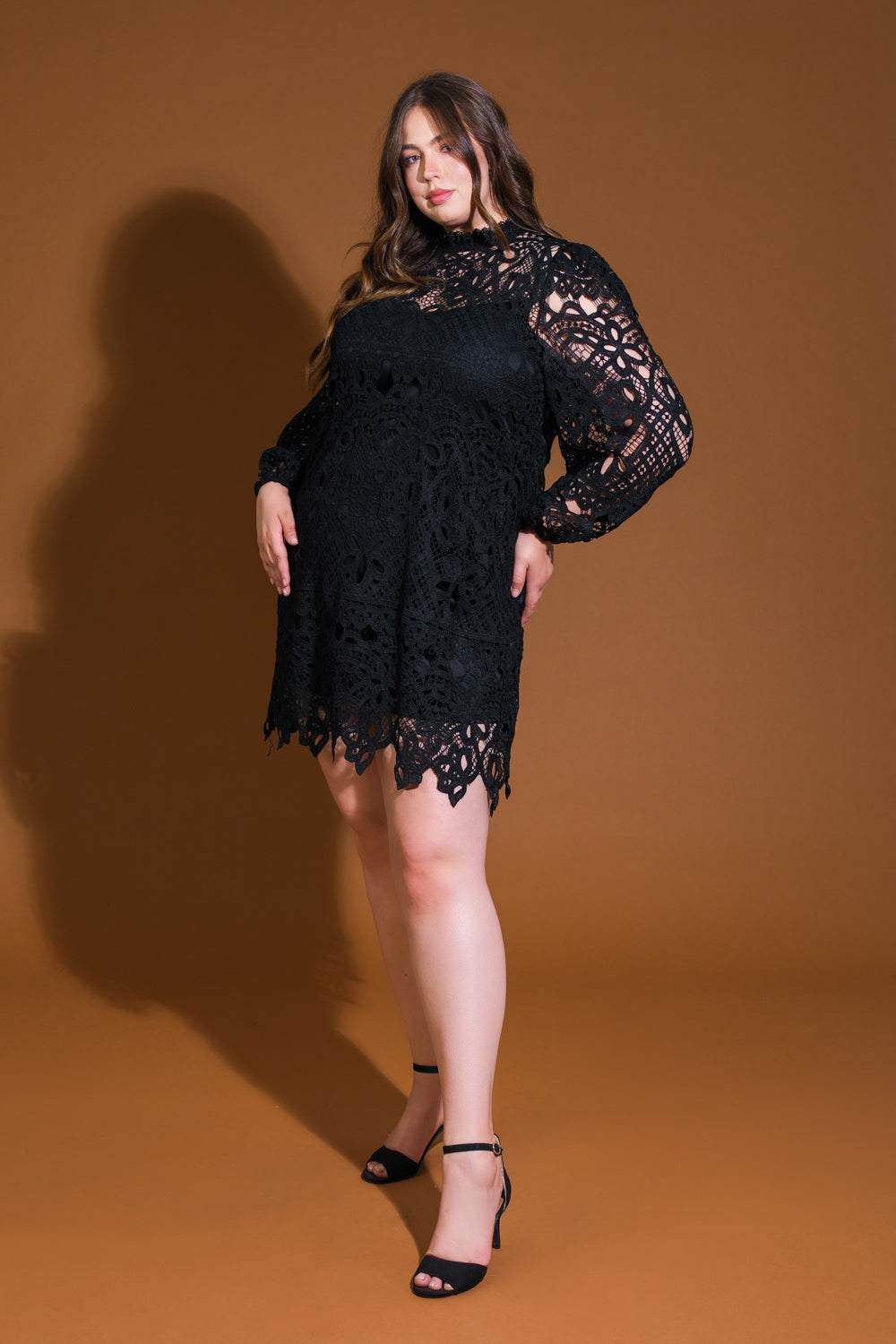 PARA EMPEZAR: MINIVESTIDO DE ENCAJE TEJIDO