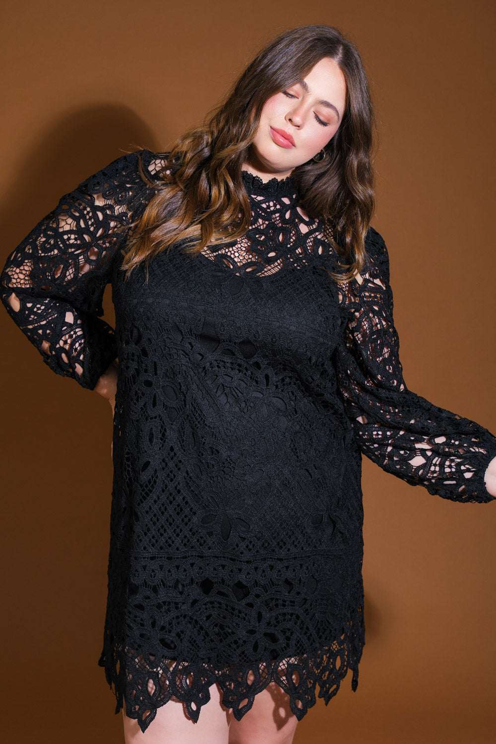 PARA EMPEZAR: MINIVESTIDO DE ENCAJE TEJIDO