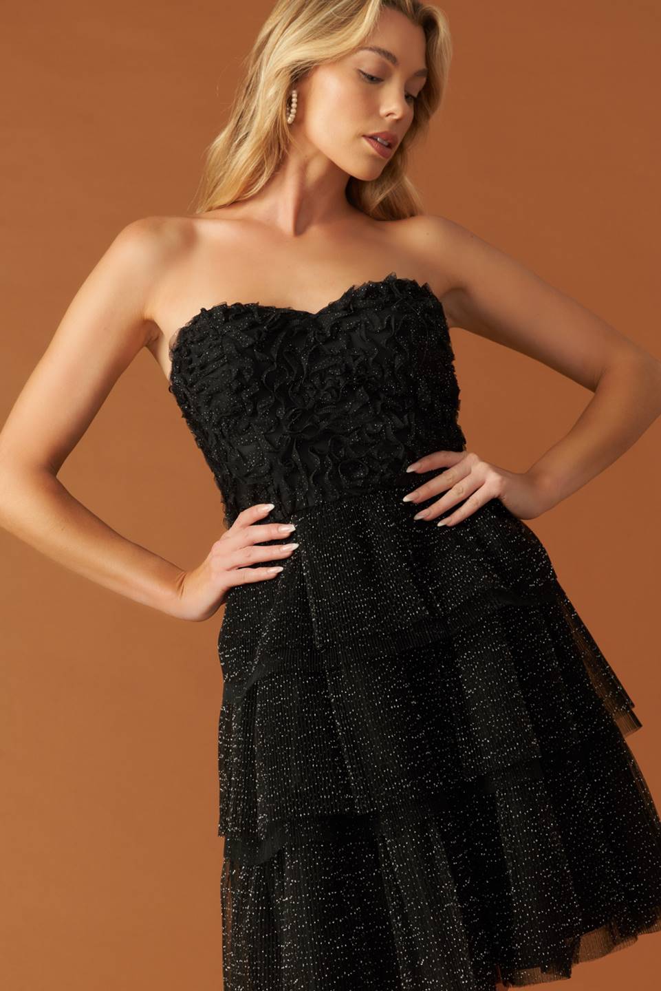 UM VESTIDO MINI DE TECIDO "UMA COISA DE CADA VEZ"