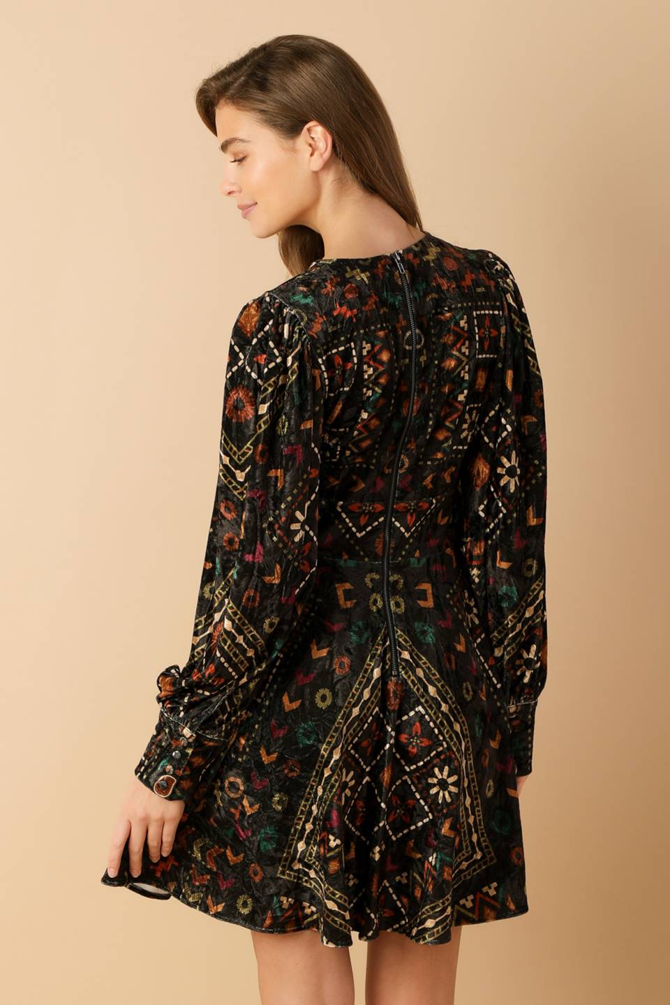 VESTIDO MINI DE TERCIOPELO TEJIDO "ENCONTRÁNDOME A MÍ MISMA"