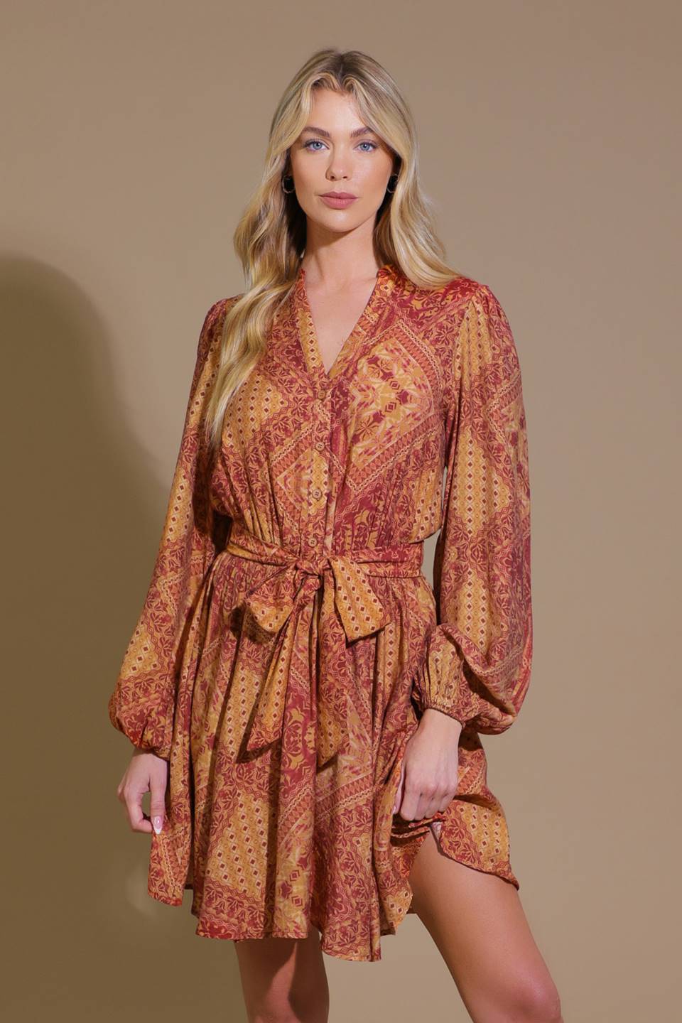 VESTIDO MINI DE TECIDO PROFUNDAMENTE ENCANTADOR