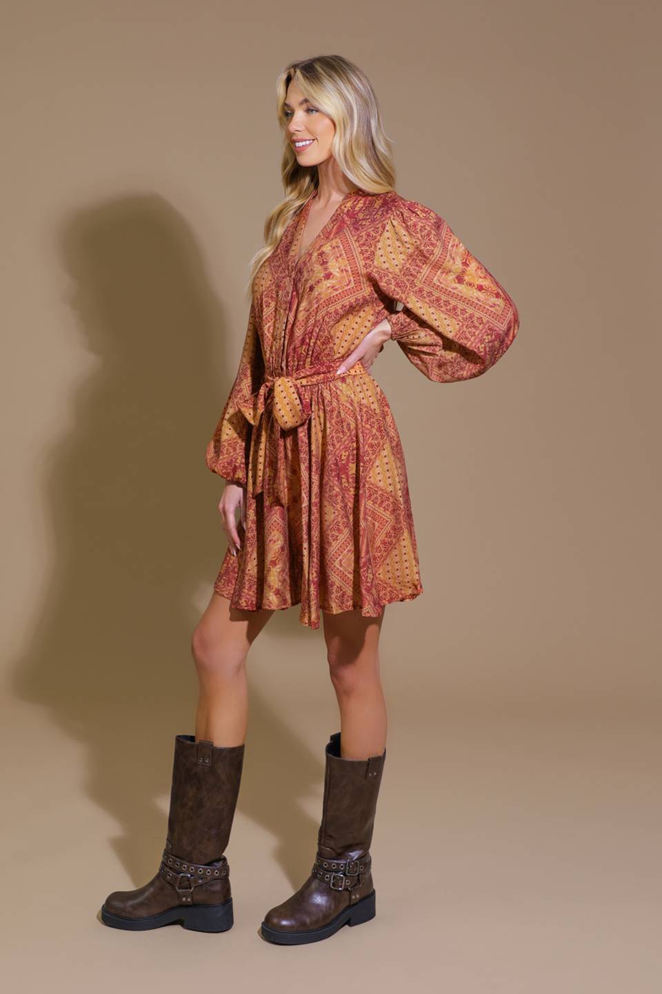 VESTIDO MINI DE TECIDO PROFUNDAMENTE ENCANTADOR