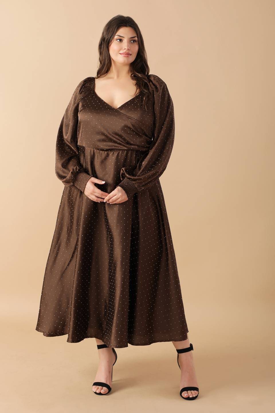 VESTIDO MIDI TEJIDO CON AMBULANCIAS PARA AMANTES ROMÁNTICOS