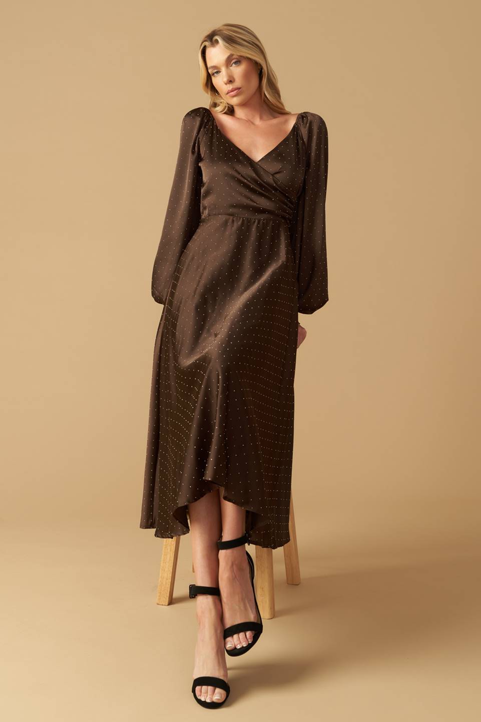 VESTIDO MIDI TEJIDO CON AMBULANCIAS PARA AMANTES ROMÁNTICOS