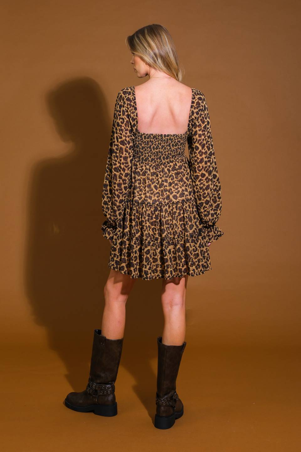 VESTIDO MINI DE TECIDO IRRESISTÍVEL E DIVERTIDO