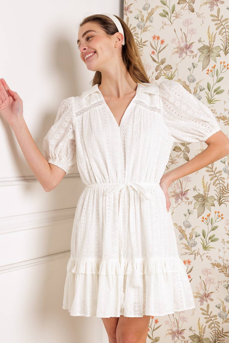 Vestido curto Starlight Soiree em tecido com bordado inglês