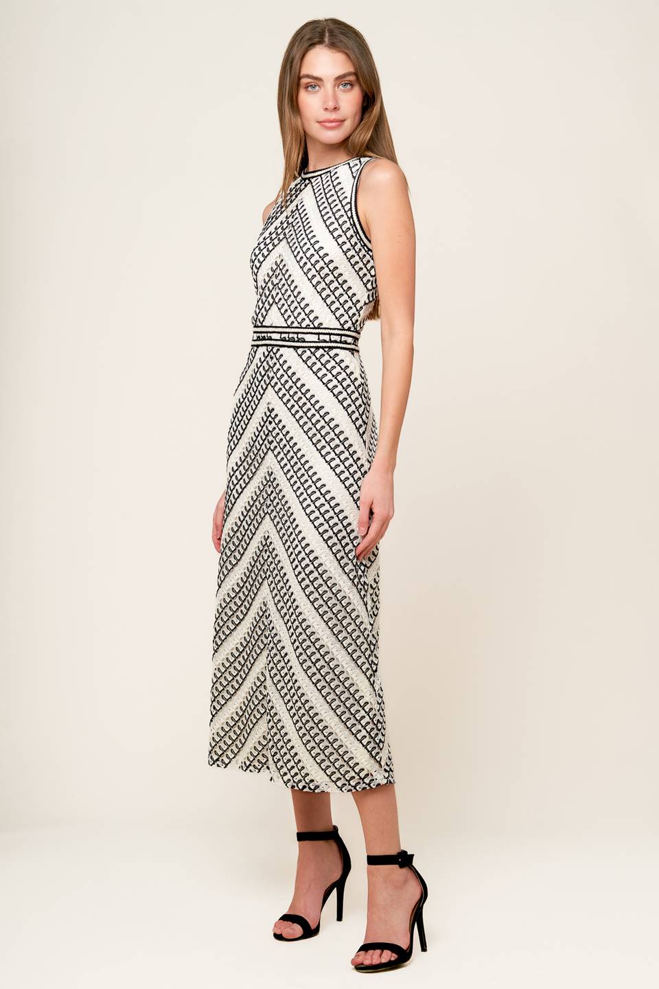 VESTIDO MIDI DE GANCHILLO CON MOMENTO GENIAL