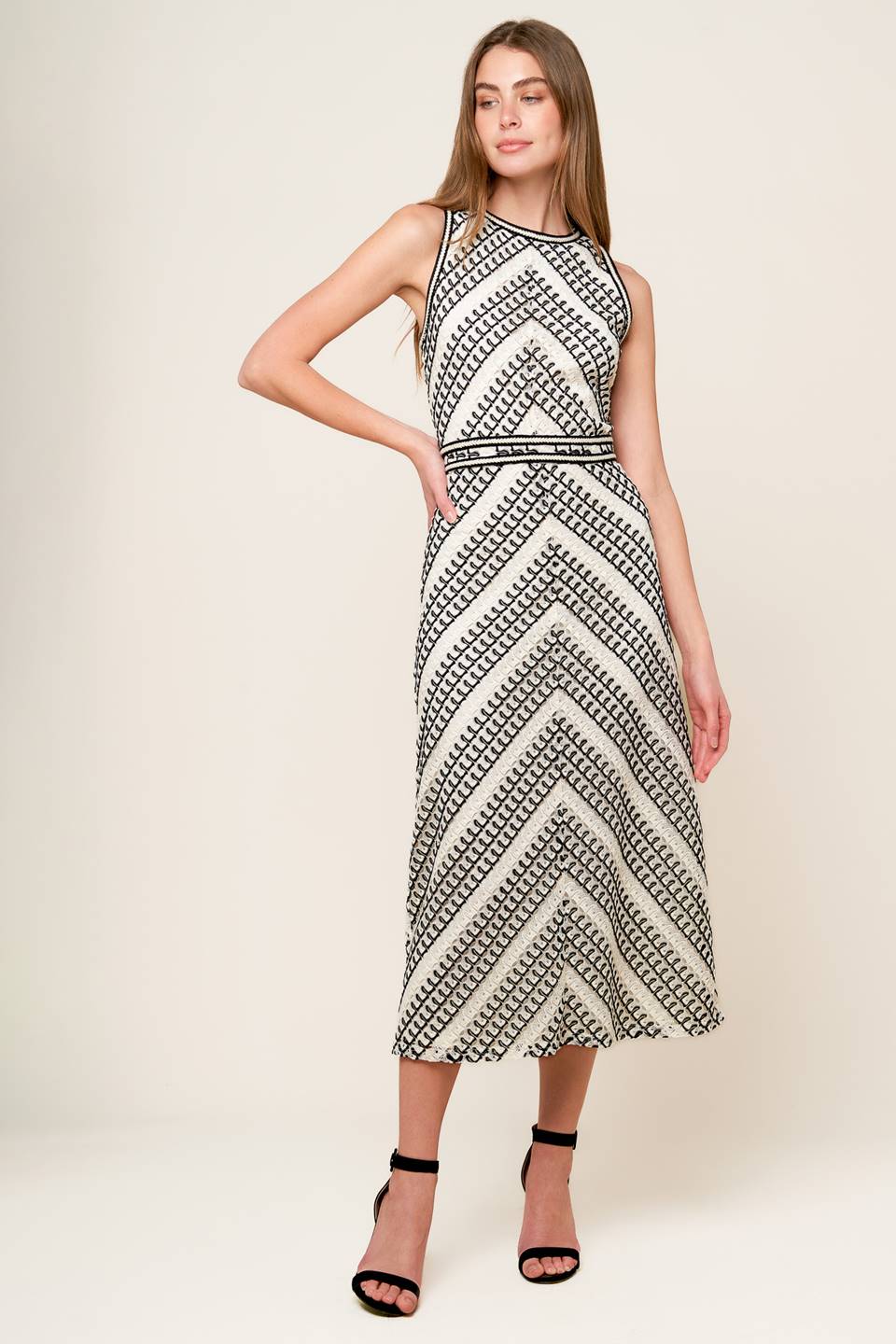 VESTIDO MIDI DE GANCHILLO CON MOMENTO GENIAL