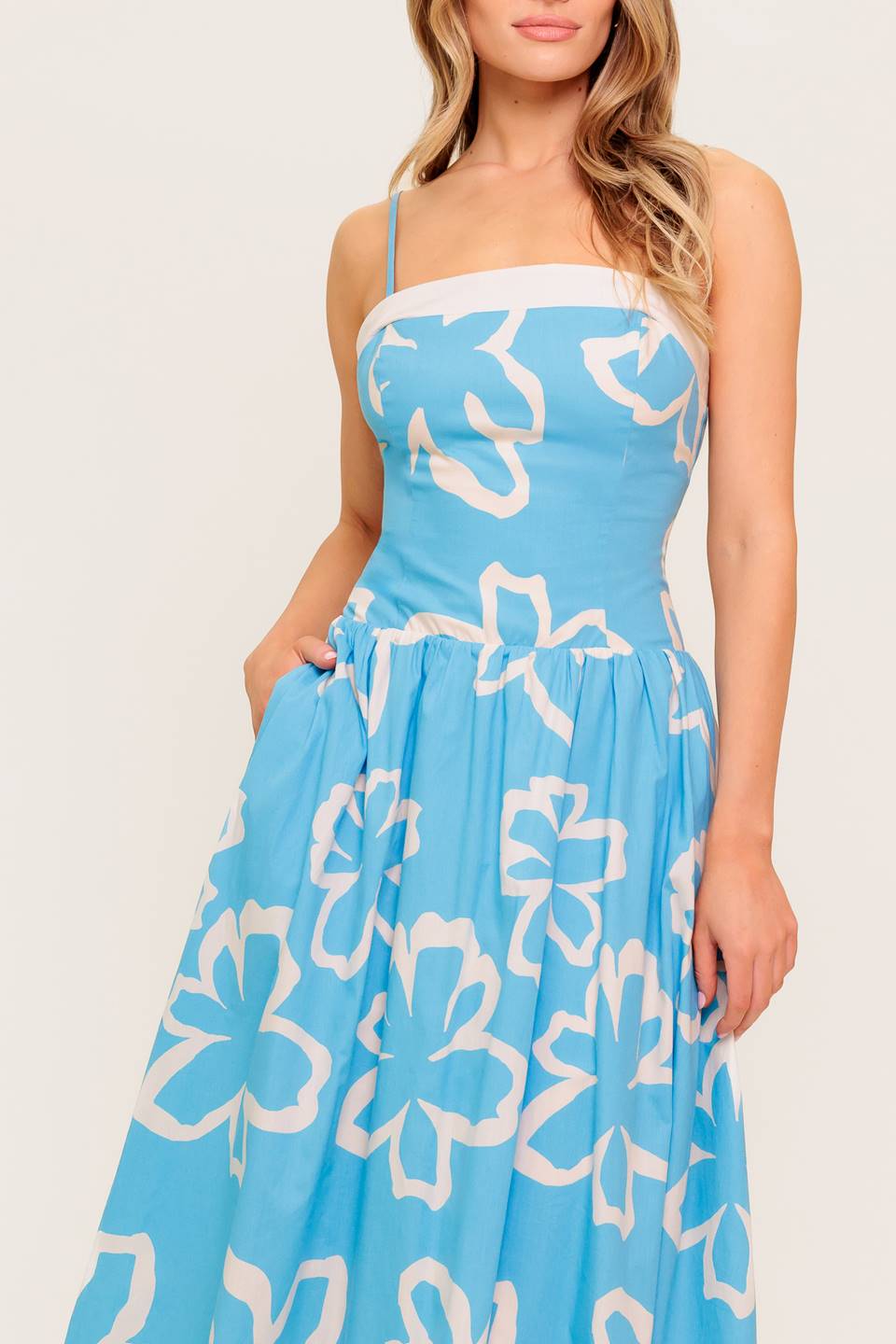 VESTIDO MIDI TEJIDO AZUL PÉTALOS SERENE