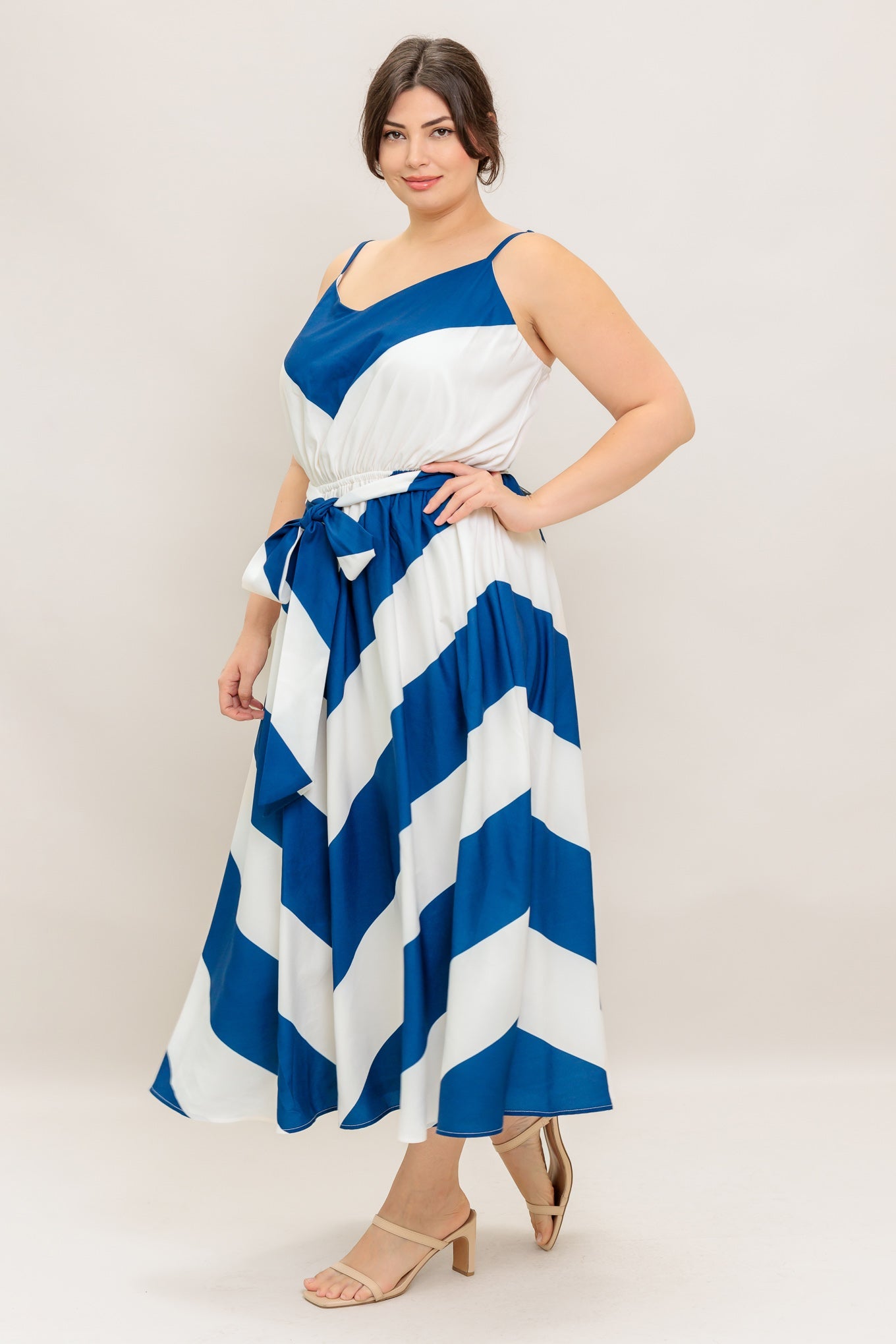 VESTIDO MIDI TEJIDO AZUL MARINO CORAZÓN RADIANTE
