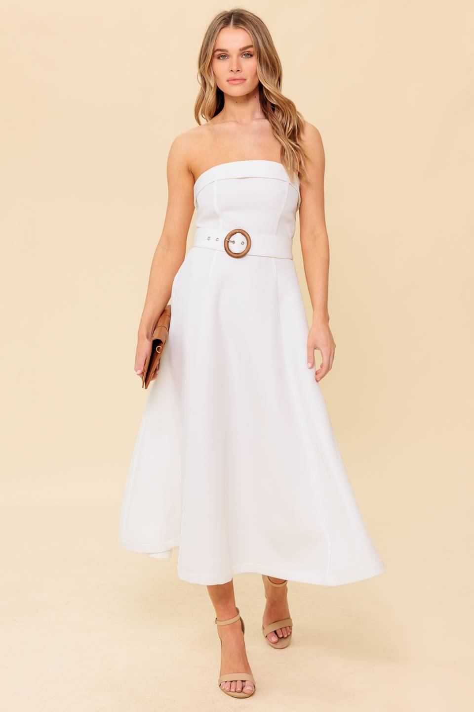 VESTIDO MIDI BLANCO TEJIDO: LA IMAGEN DE LA PERFECCIÓN