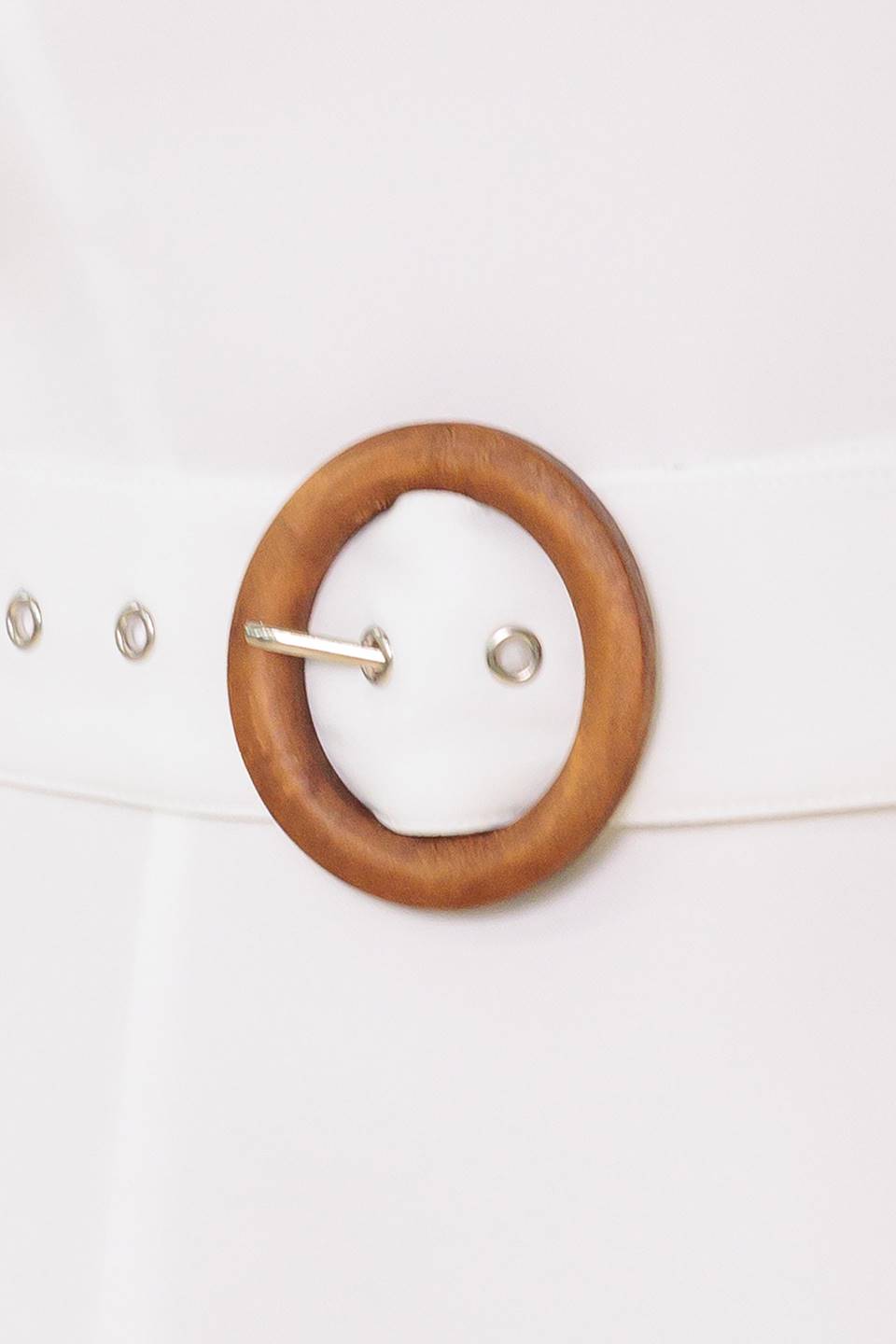 VESTIDO MIDI BLANCO TEJIDO: LA IMAGEN DE LA PERFECCIÓN