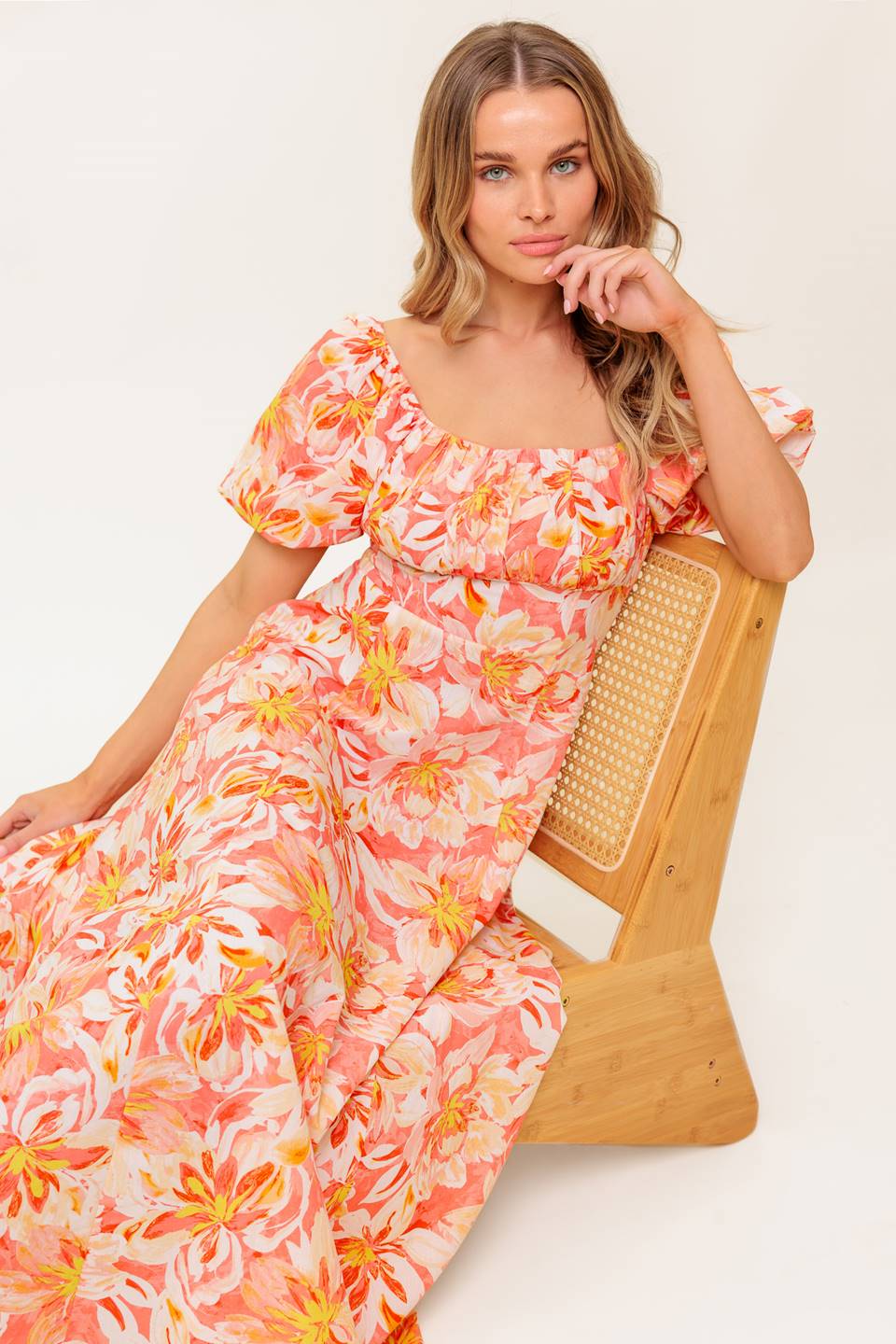 VESTIDO MIDI TEJIDO DE CORAL CON ESTAMPADO FLORAL DEL OCÉANO