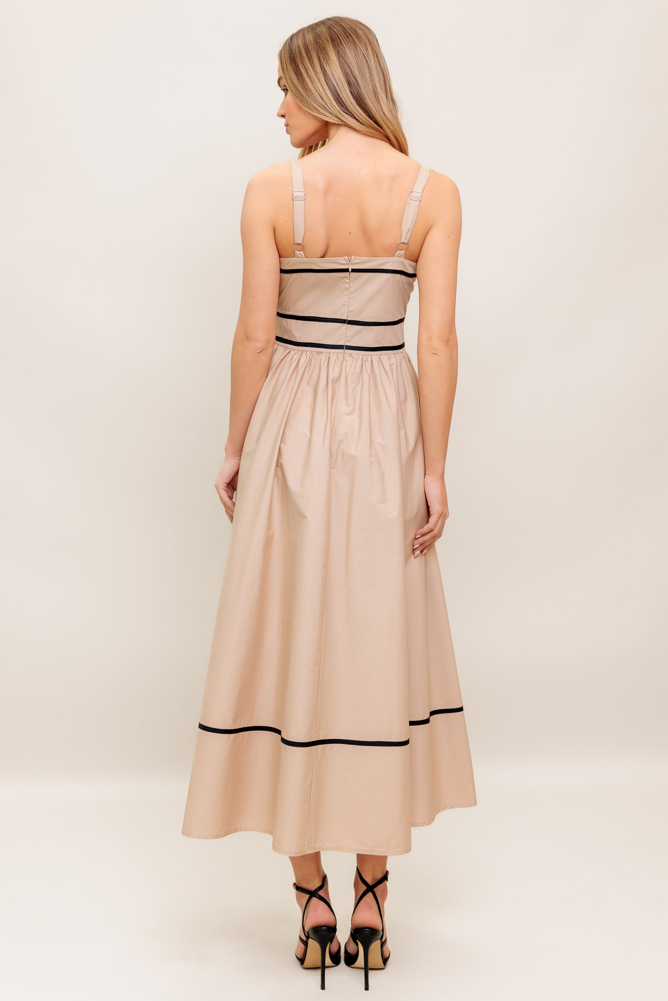 VESTIDO MIDI DE TIRANTES DE LUJO Y DISCRETO