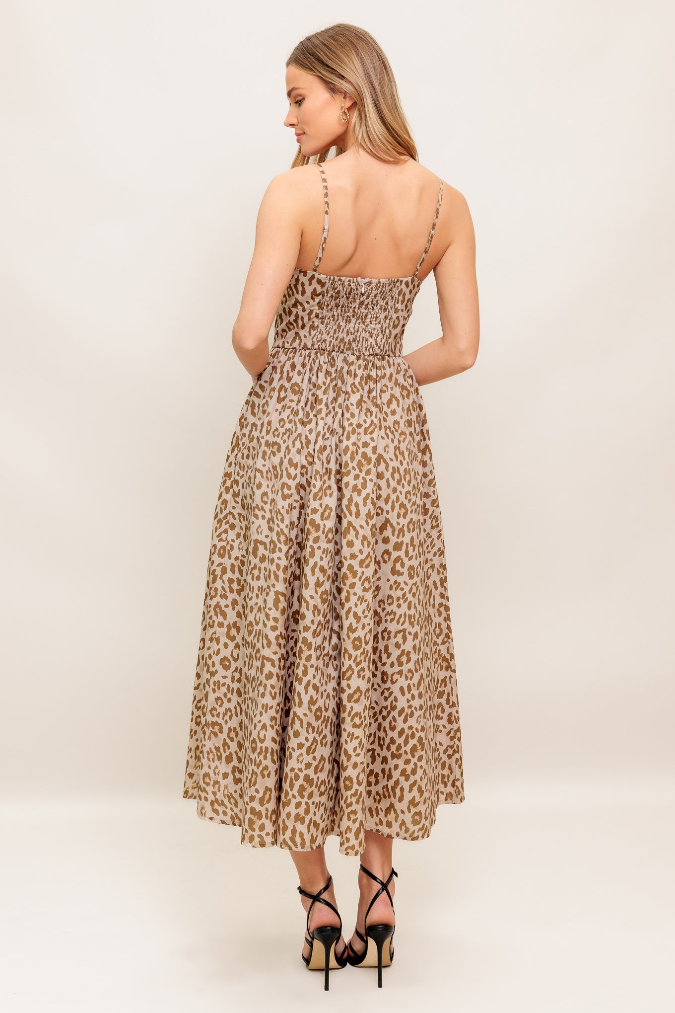 Vestido midi tejido color topo de tacto tierno