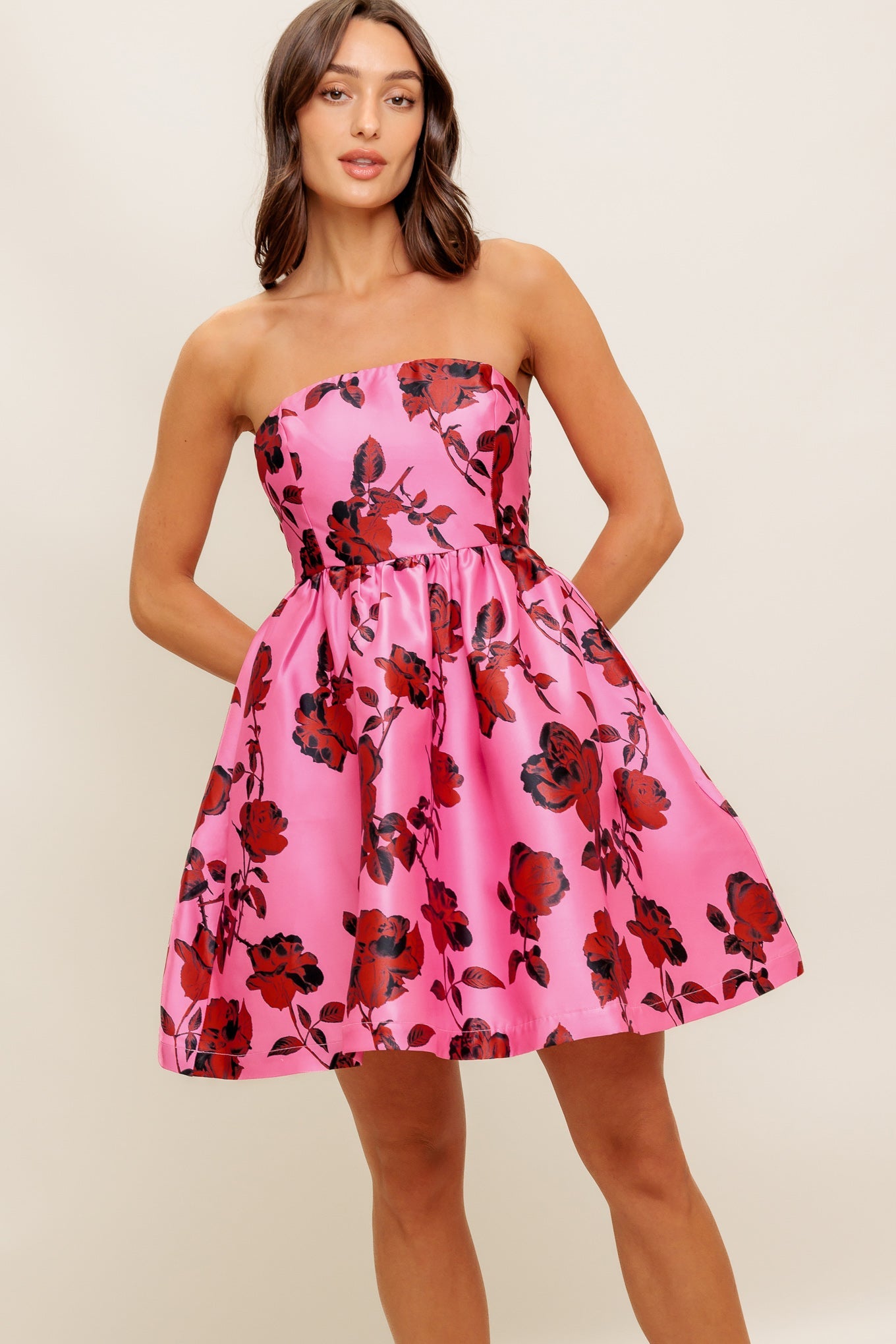 MINIVESTIDO TEJIDO SIN TIRANTES DE SEDUCCIÓN