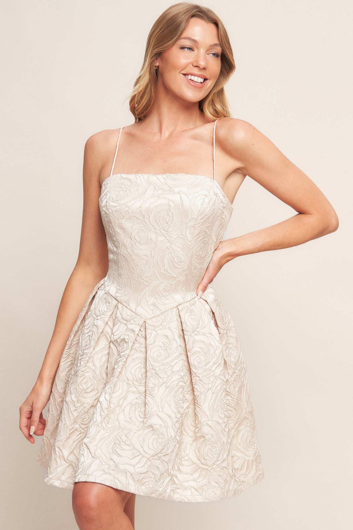 VESTIDO MINI TEJIDO DE JARDÍN ROMÁNTICO