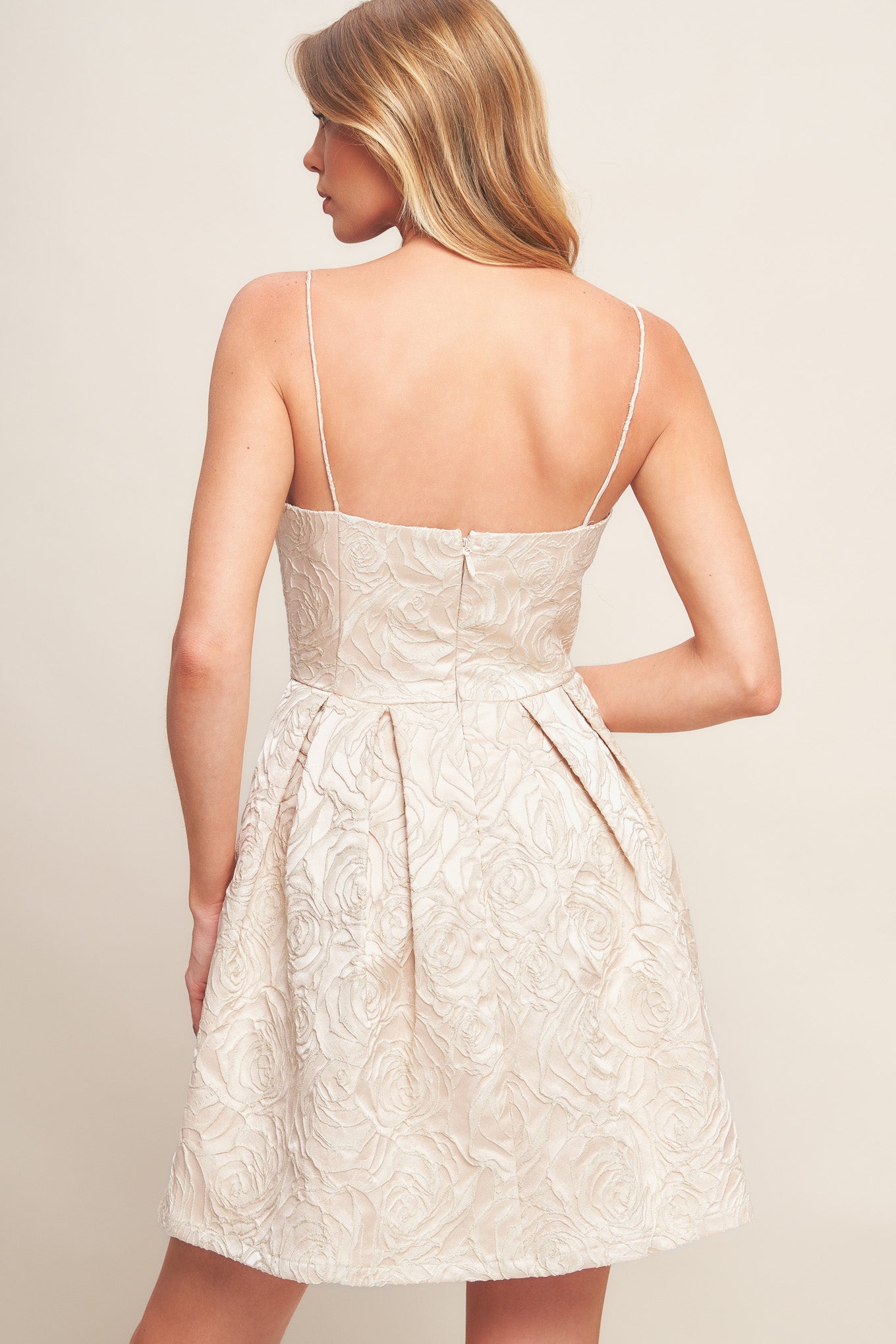 VESTIDO MINI TEJIDO DE JARDÍN ROMÁNTICO