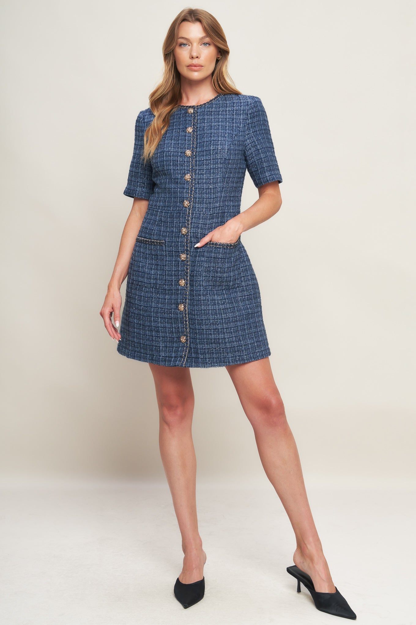 VESTIDO MINI DE TWEED MODERNO E ICÔNICO