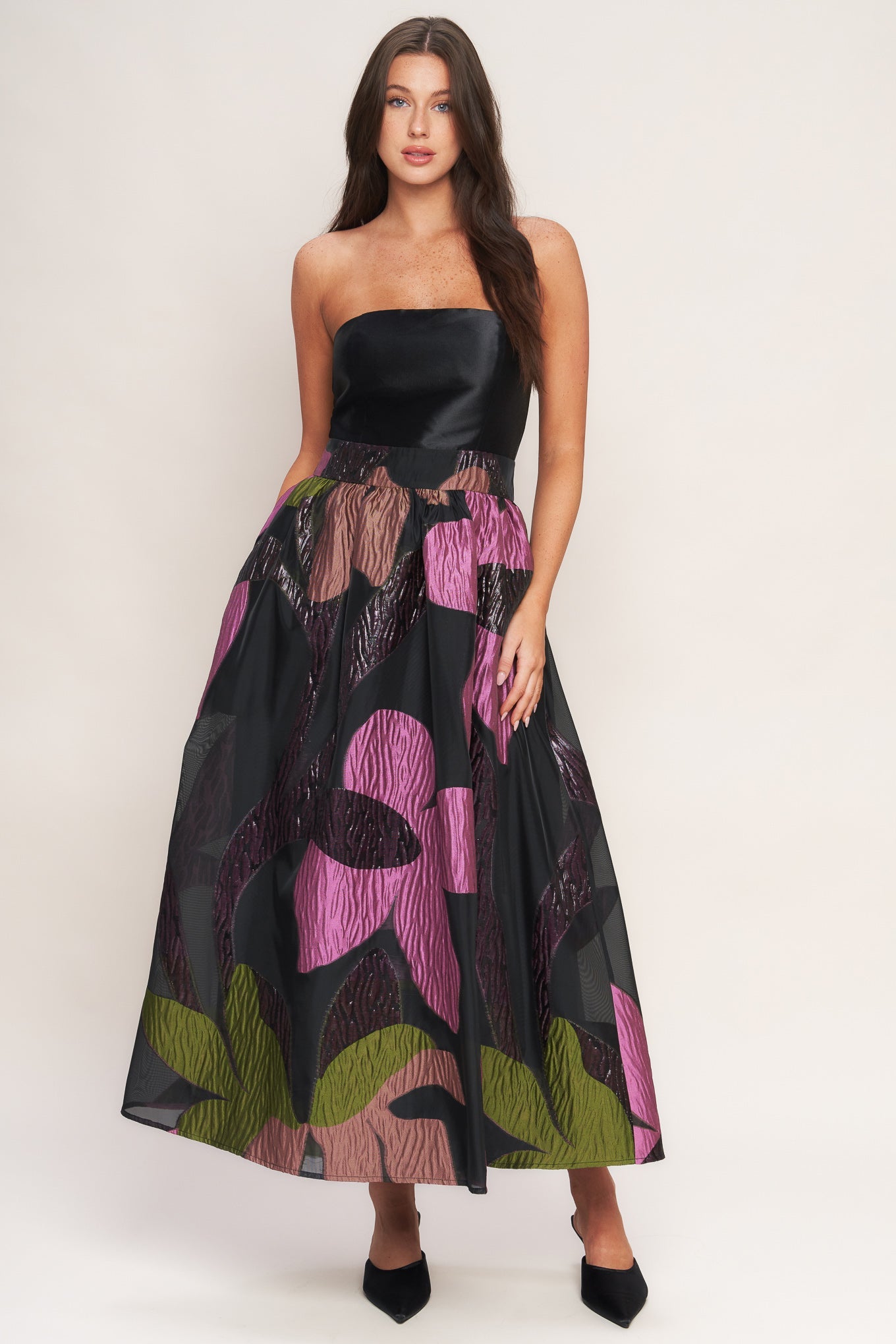 VESTIDO MIDI TECIDO COM ROSAS ABSTRATAS