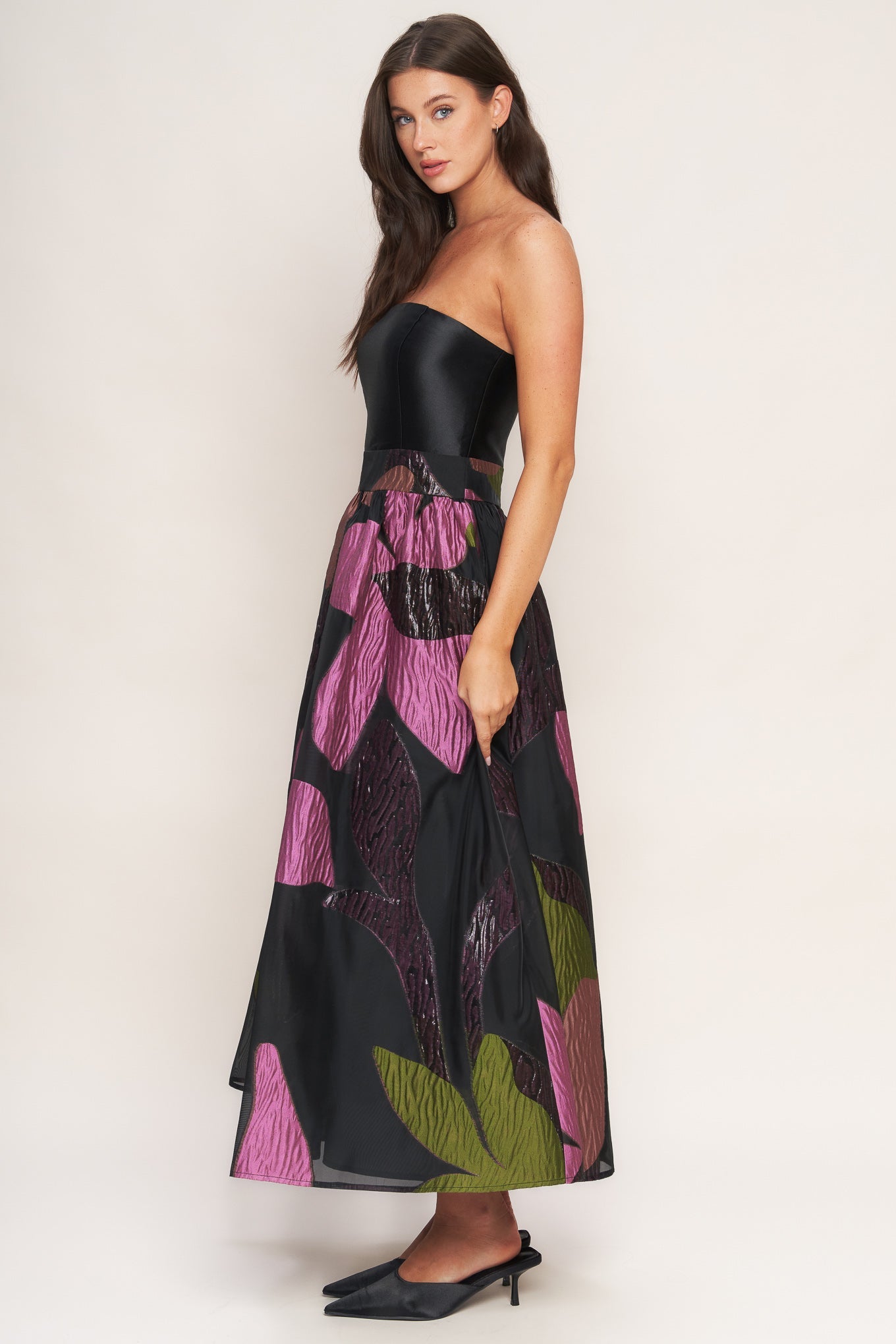 VESTIDO MIDI TECIDO COM ROSAS ABSTRATAS