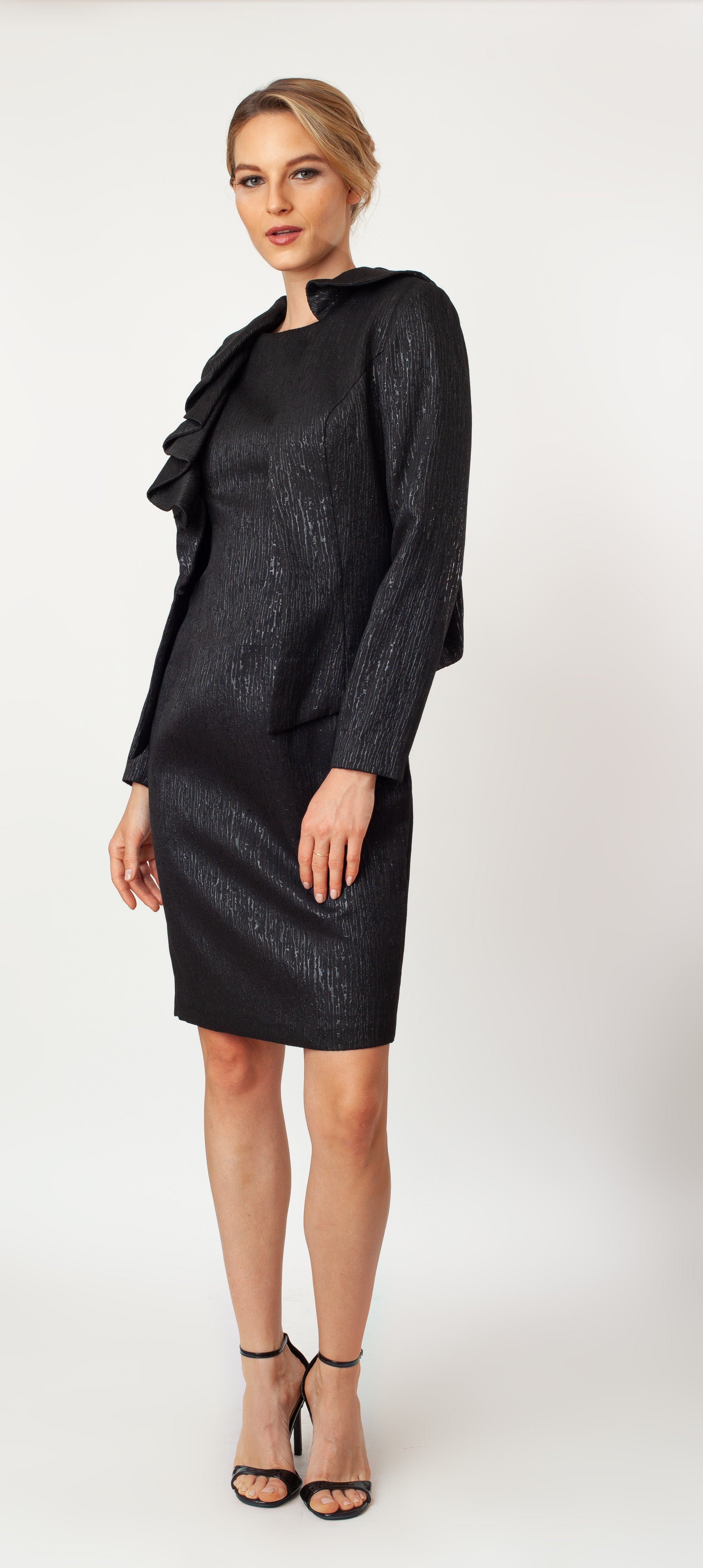 Chaqueta distintiva asimétrica con volantes que se abren