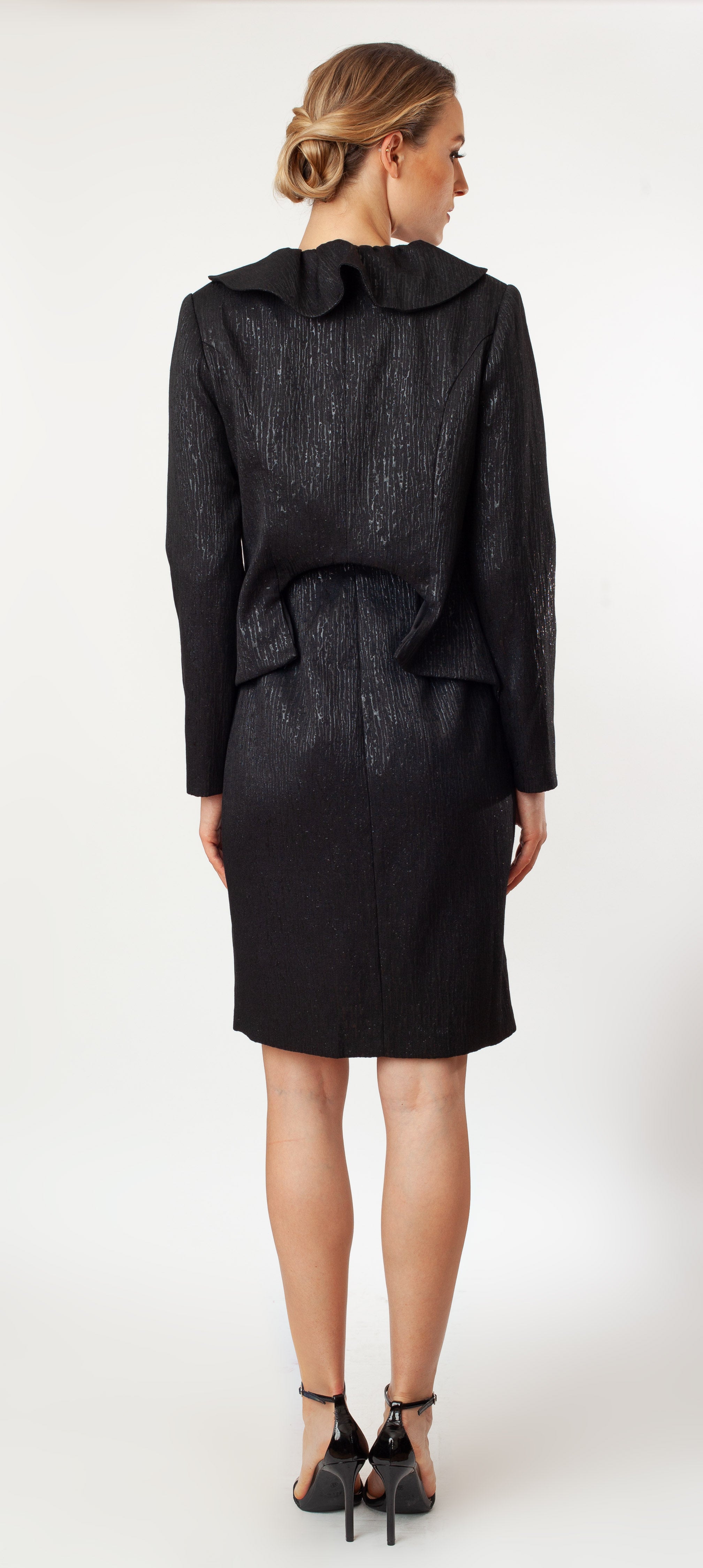 Chaqueta distintiva asimétrica con volantes que se abren