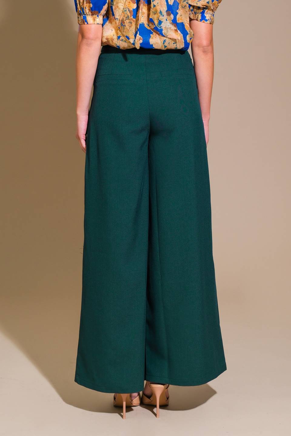 PANTALONES TEJIDOS VISTAS A LA TERRAZA