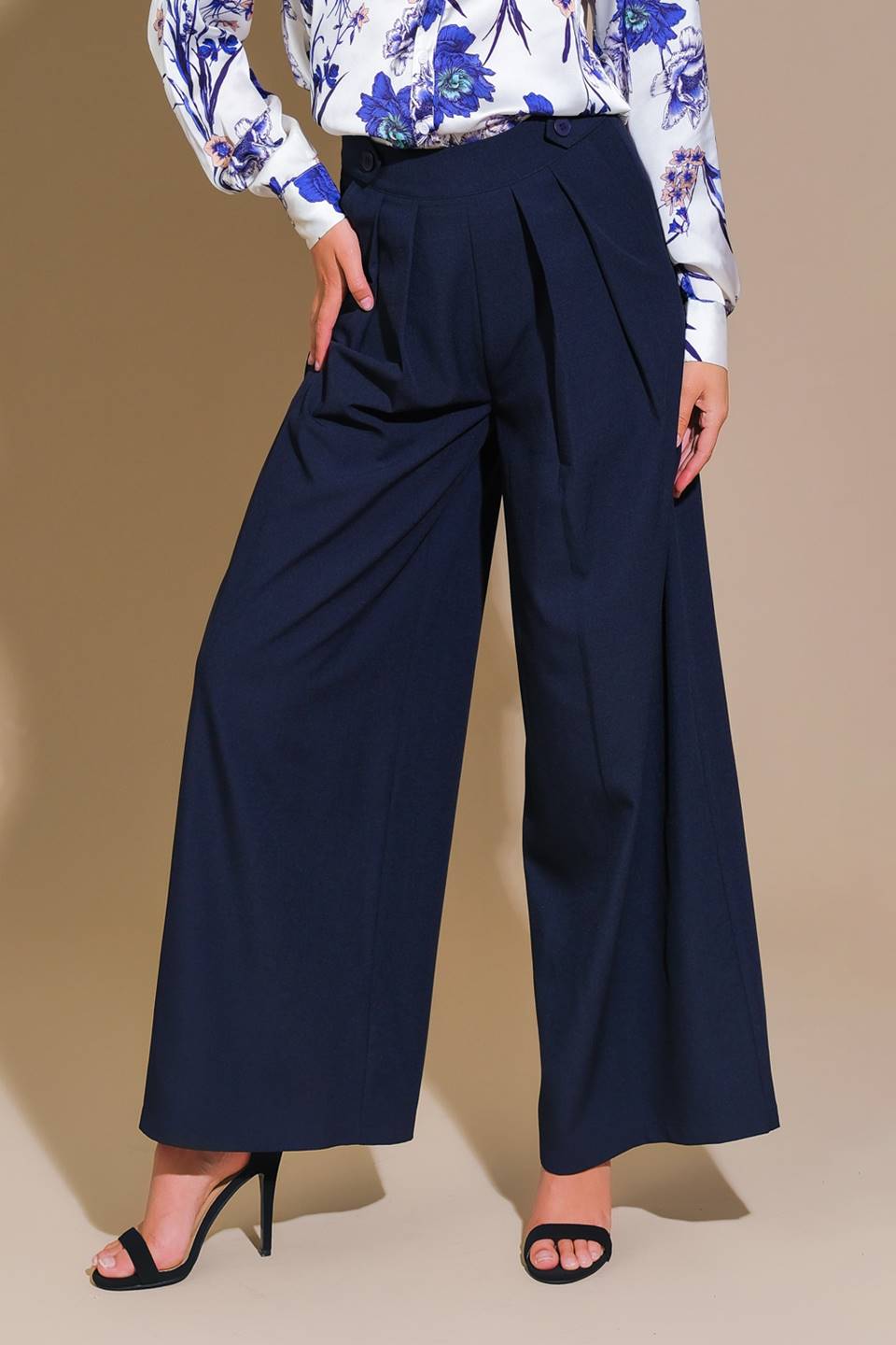 PANTALONES TEJIDOS VISTAS A LA TERRAZA