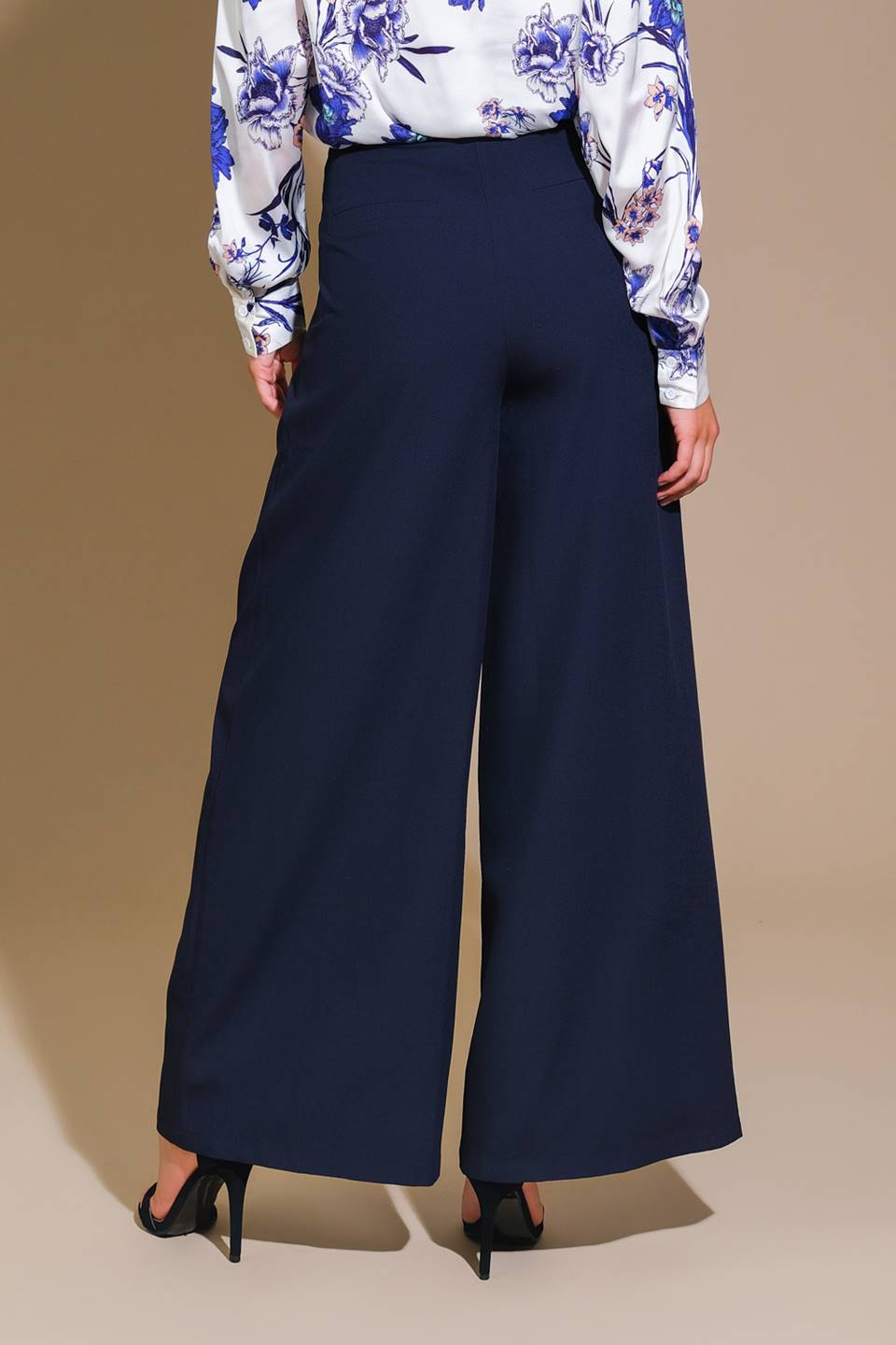 PANTALONES TEJIDOS VISTAS A LA TERRAZA