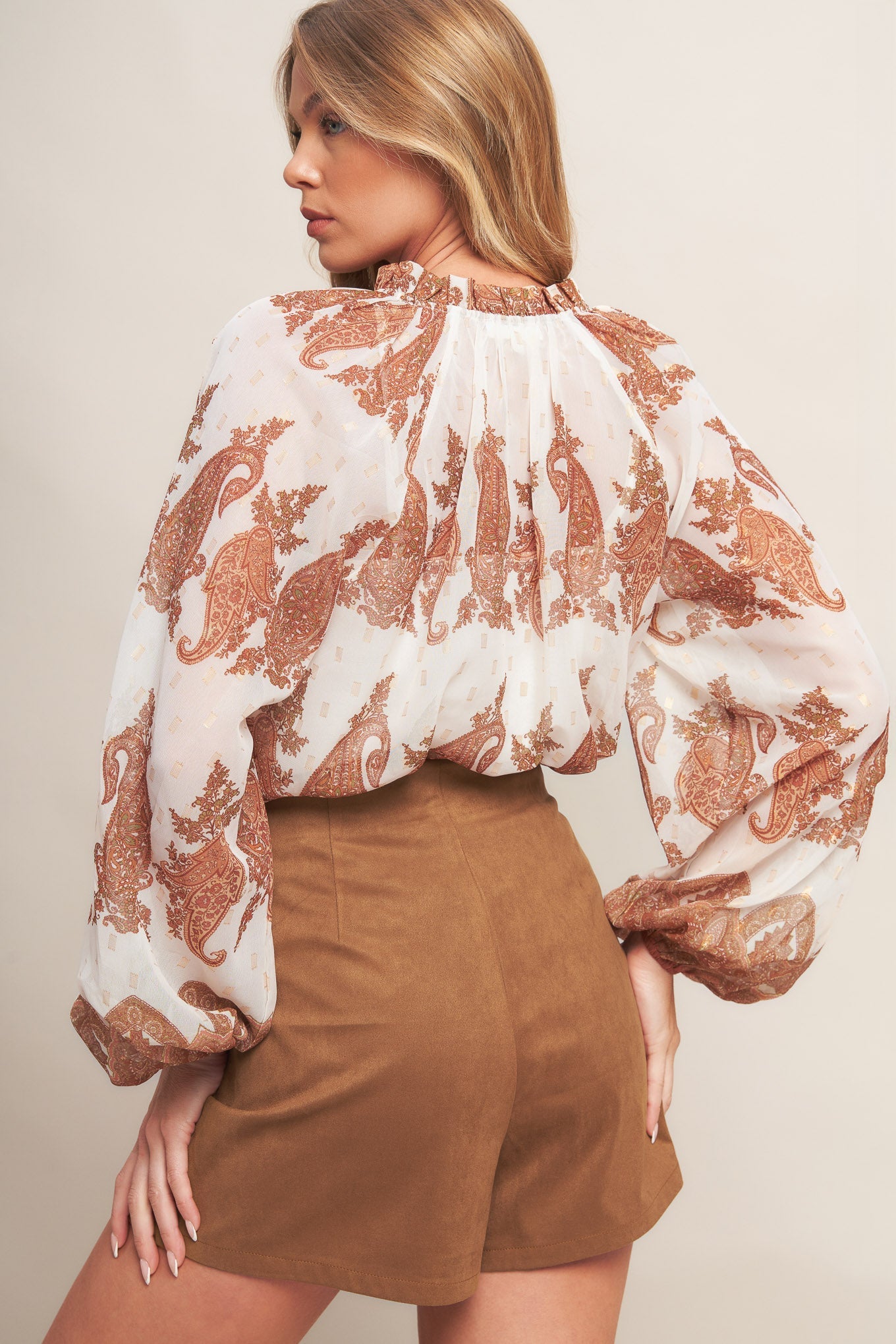 SAIA-CAMURÇA SINTÉTICA COM ESTAMPA DE FLOR DO DESERTO