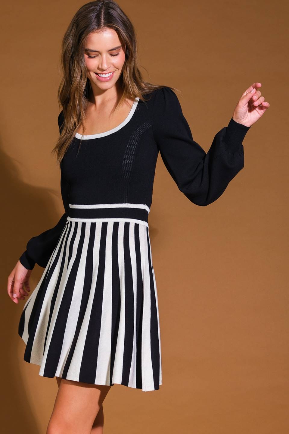 MINIVESTIDO TEJIDO DE ACTITUD SUAVE