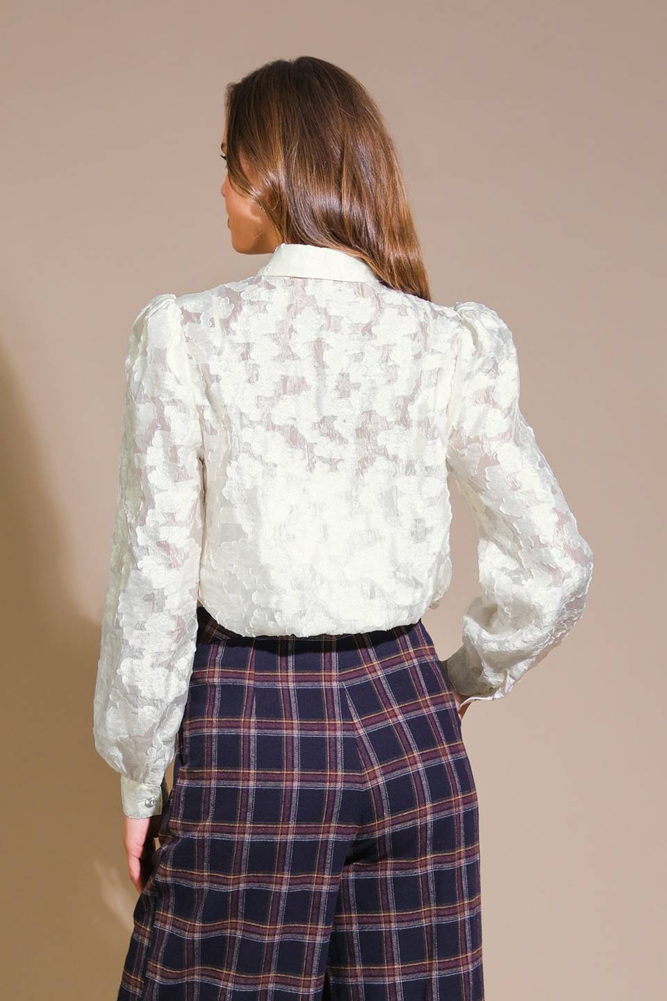 BLUSA DE TECIDO COM BRILHO LUMINOSO