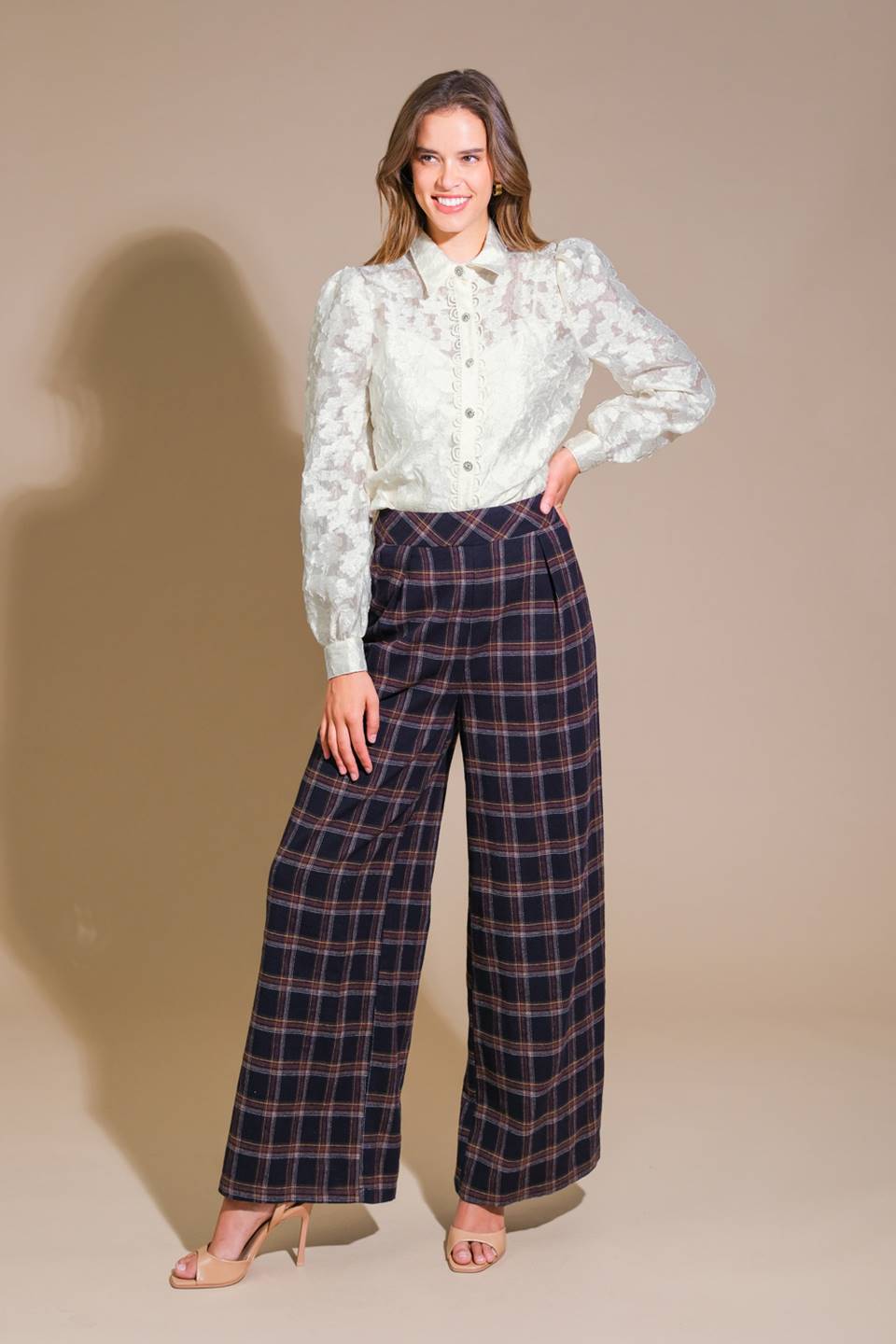 BLUSA DE TECIDO COM BRILHO LUMINOSO